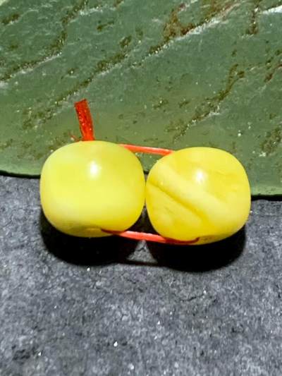 天然俄料原矿蜜蜡小尺寸老形桶珠腰珠两颗， - 天然俄料原矿蜜蜡小尺寸老形桶珠腰珠两颗，