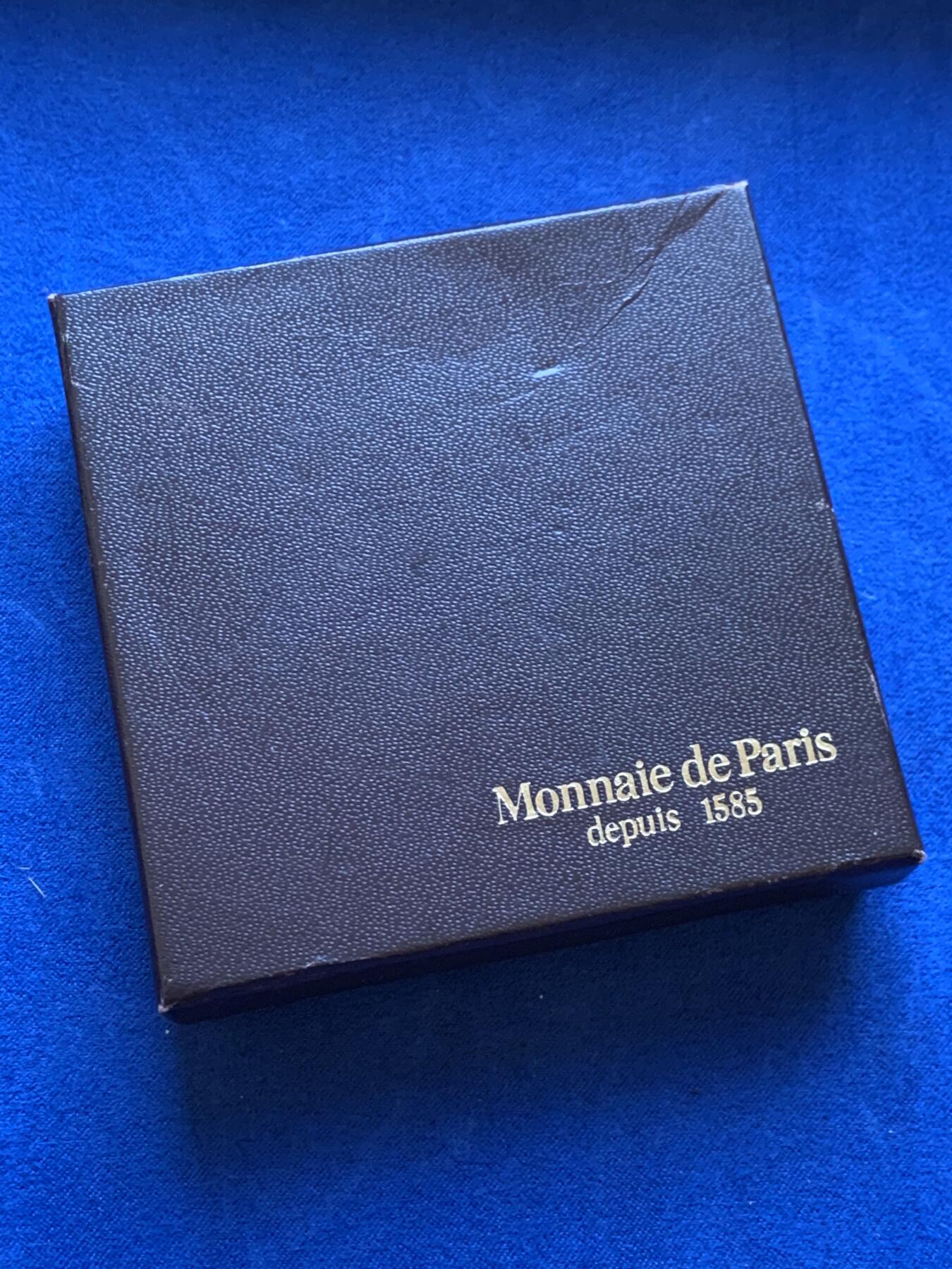 《竞宝斋》第413场 周日，周一，周二，3场连拍 （全场包邮） 名画家文森特·梵高纪念高浮雕大铜章 带盒 307克 79mm