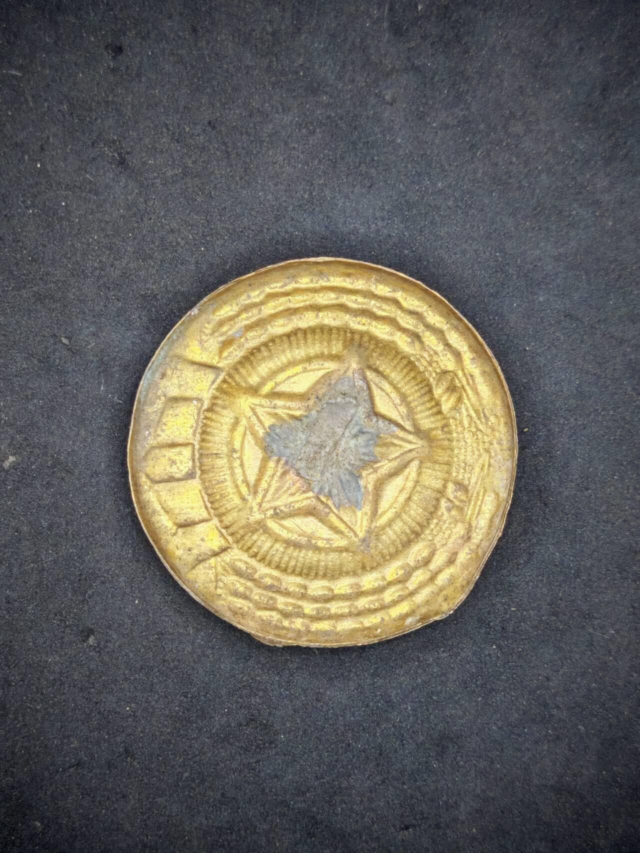 凯旋世界勋赏（第18期）（欢迎送拍）（对拍品有疑问请询问客服，不接受到手刀，出价默认拍品品相。请认真阅读拍卖规则！出价默认已认可！）（收到货请录制开箱视频，无视频概不处理问题。） 帽徽