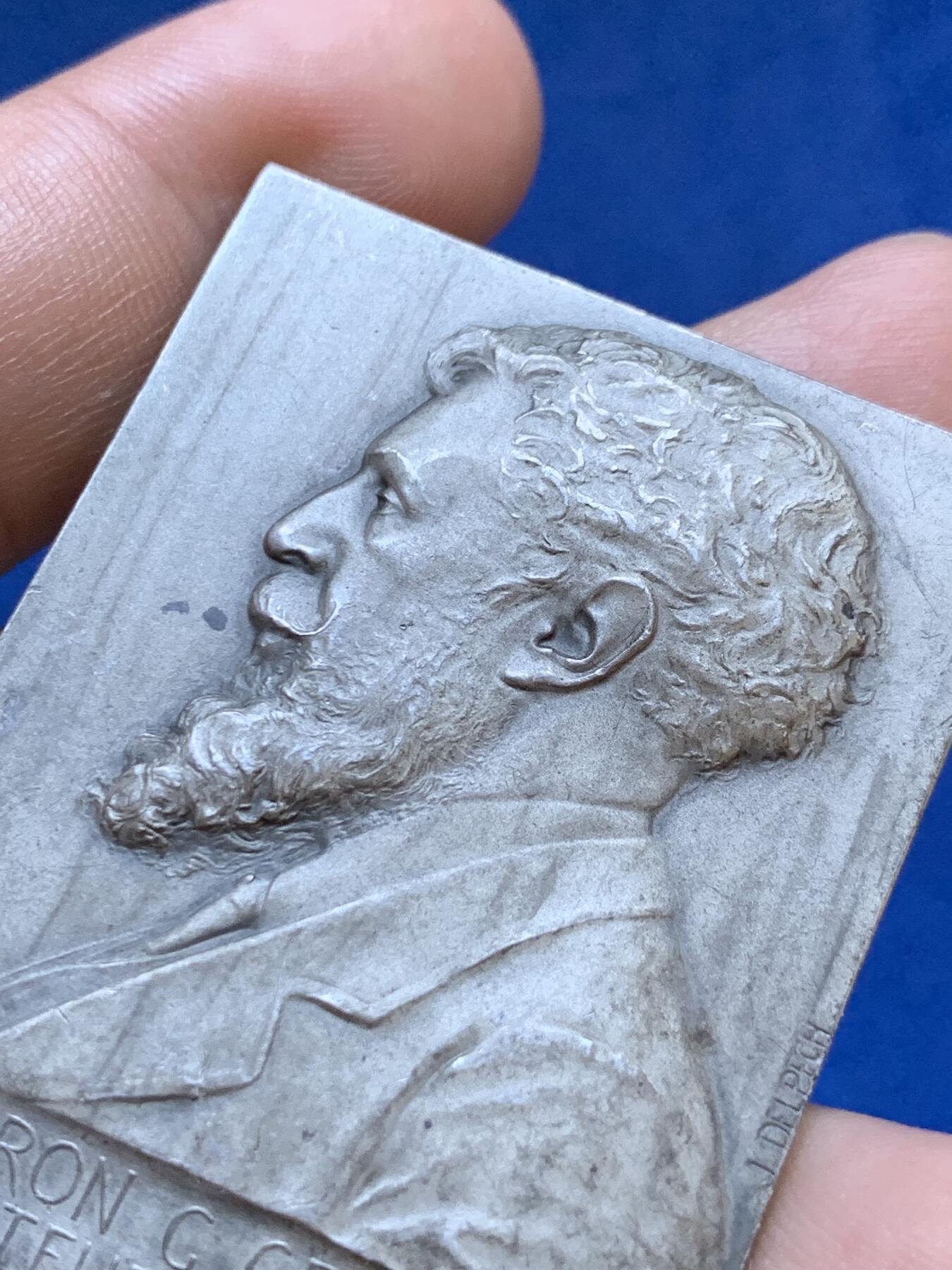 《竞宝斋》第413场 周日，周一，周二，3场连拍 （全场包邮） 法国Guillaume Cerise男爵方形银章，52.35g，39.7*49.8mm，菱形+野猪头argent边铭