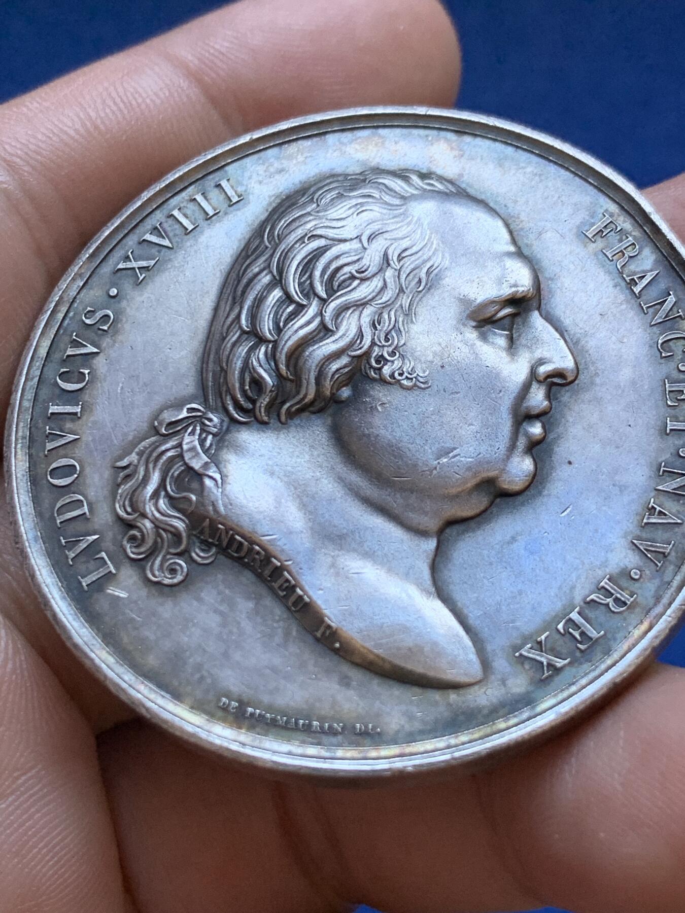 《竞宝斋》第413场 周日，周一，周二，3场连拍 （全场包邮） 法国波尔多公爵亨利（未来香波堡伯爵）诞生纪念镀银铜章，67.35g，50mm，早期无边铭，2点方向有轻磕