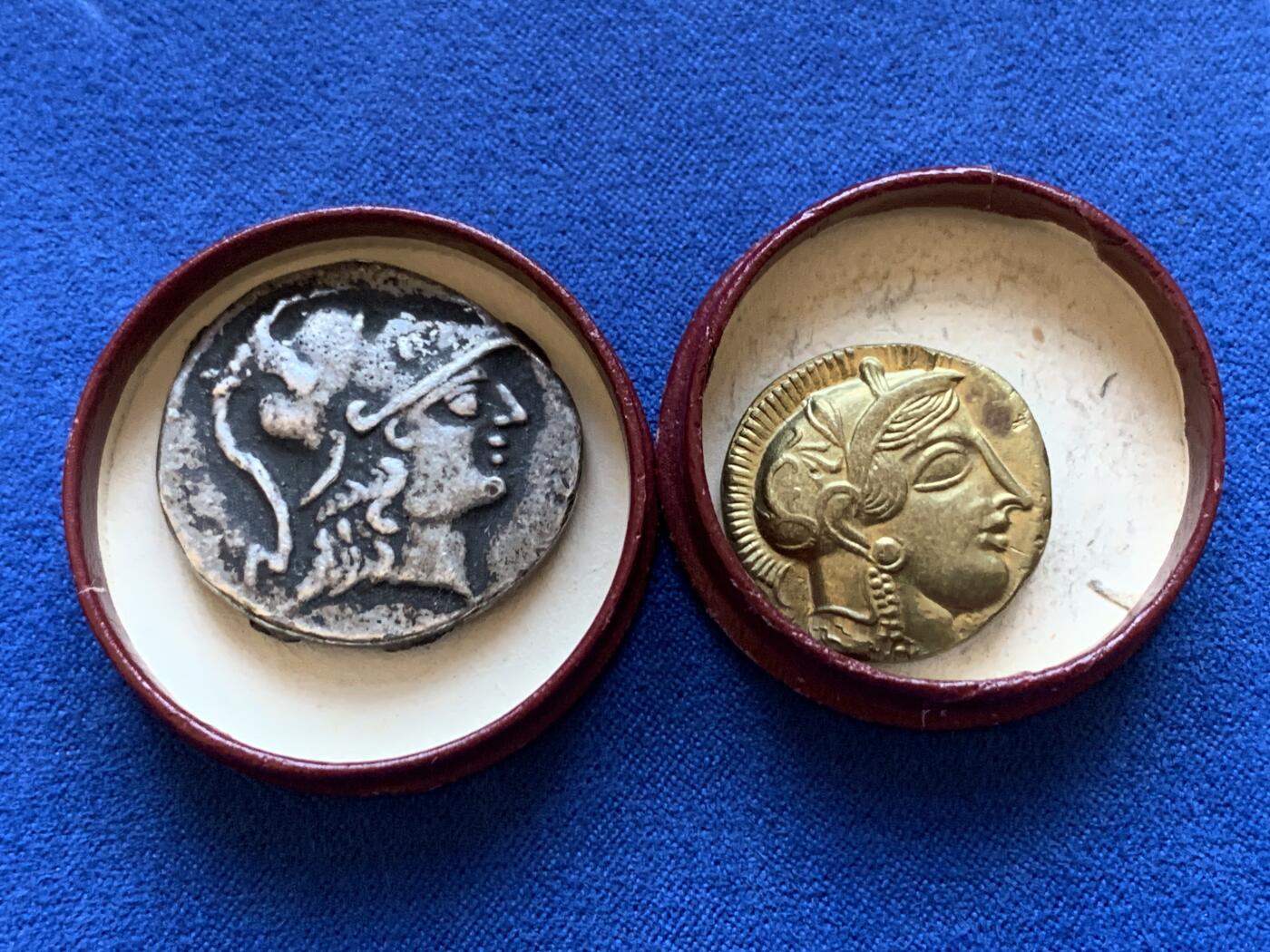 《竞宝斋》第413场 周日，周一，周二，3场连拍 （全场包邮） 古希腊纪念章 两枚 其中一枚有焊点 总重约17.8克