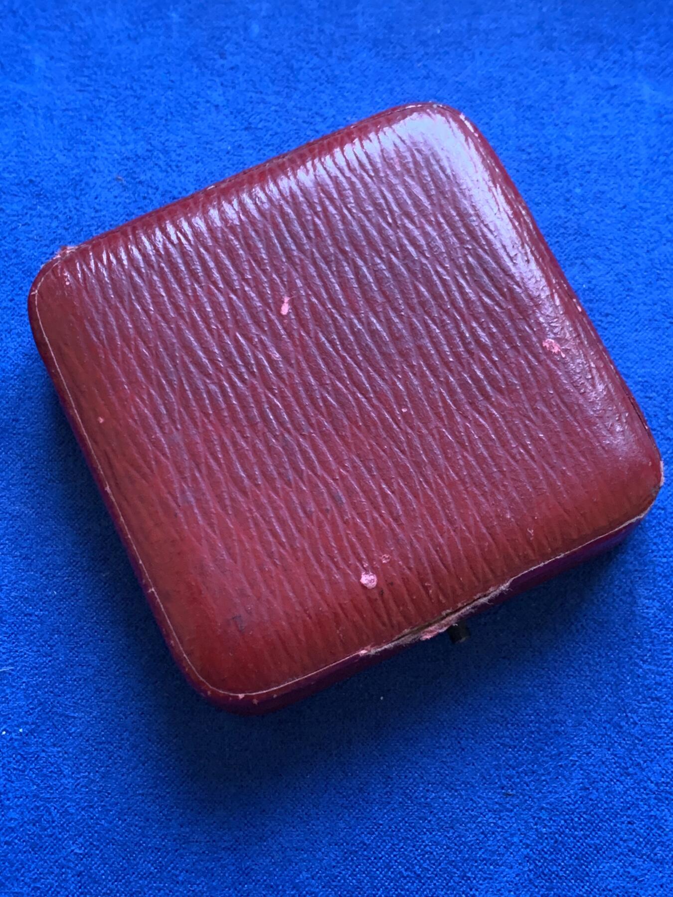 《竞宝斋》第413场 周日，周一，周二，3场连拍 （全场包邮） 法国洗礼银章，24.6g，38.5mm，丰饶角边铭，有轻磕,带原盒