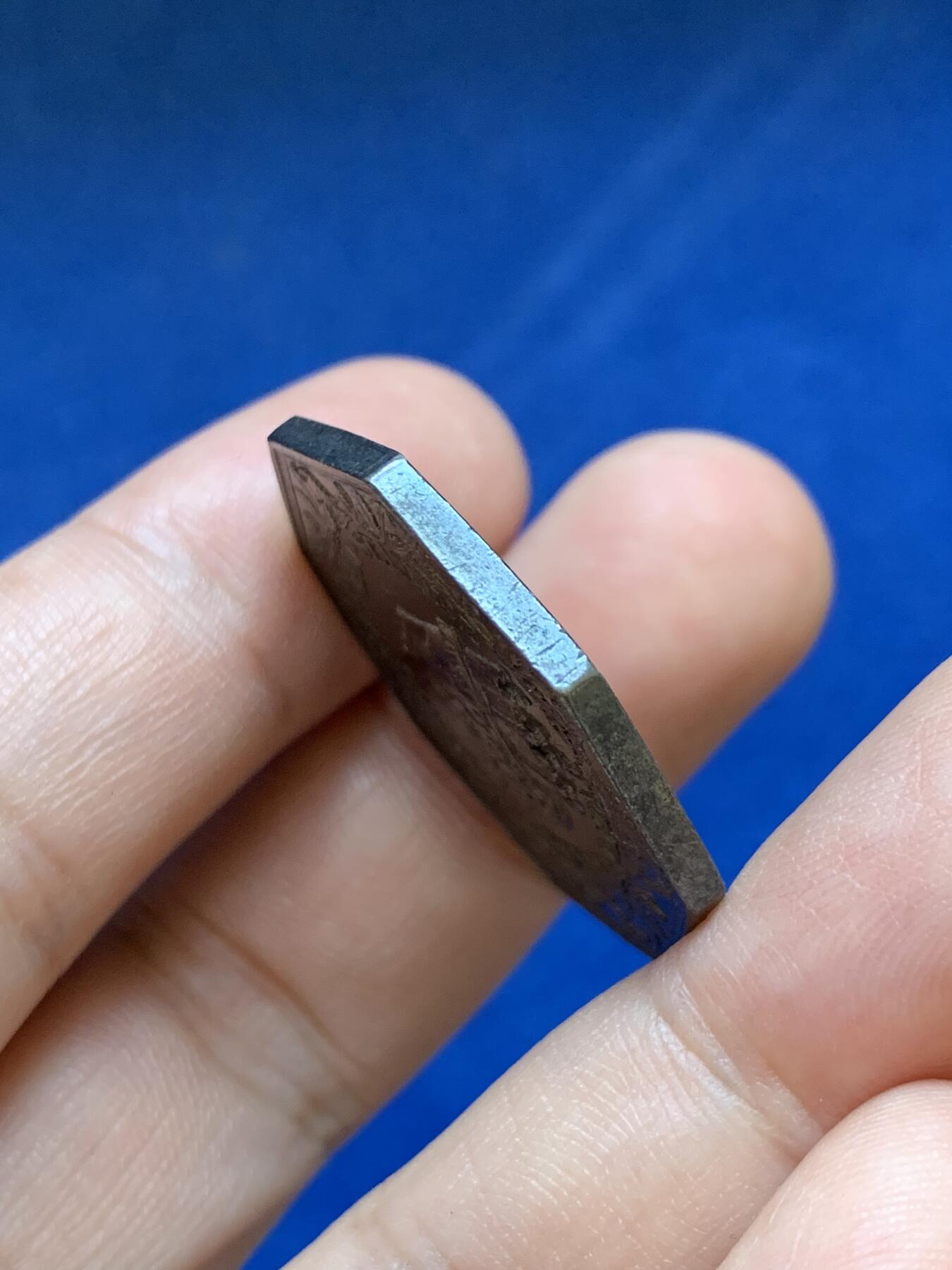 《竞宝斋》第413场 周日，周一，周二，3场连拍 （全场包邮） 法国里昂丝绸经纪人八角银质代币，14.61g，31.6mm，早期无边铭