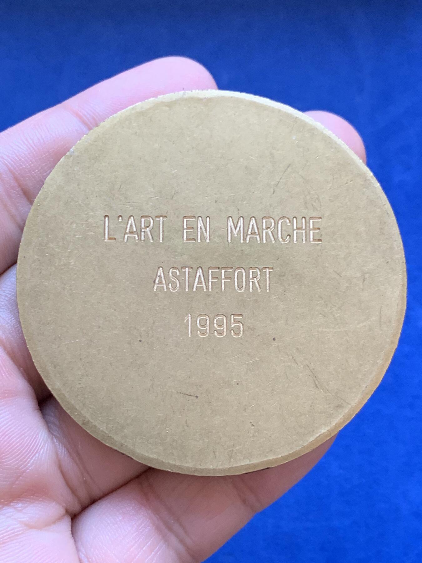 《竞宝斋》第413场 周日，周一，周二，3场连拍 （全场包邮） 胜利女神维纳斯 带原盒 84.3克 60.8mm