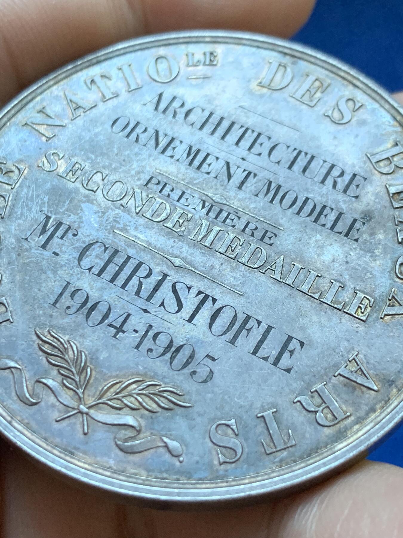 《竞宝斋》第413场 周日，周一，周二，3场连拍 （全场包邮） 法国国家艺术银质大号奖章 高浮雕三女神 丰饶角银标 64克 49.6mm