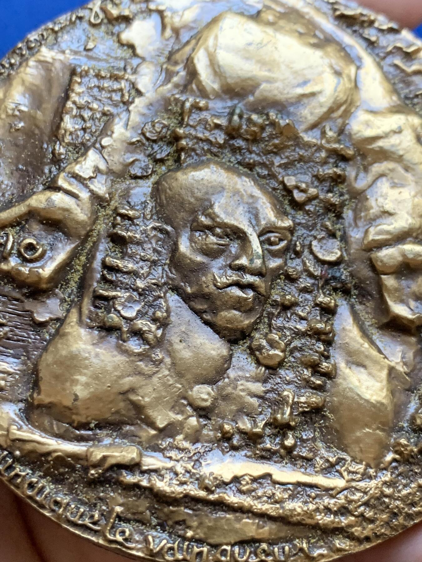 《竞宝斋》第413场 周日，周一，周二，3场连拍 （全场包邮） 名画家文森特·梵高纪念高浮雕大铜章 带盒 307克 79mm