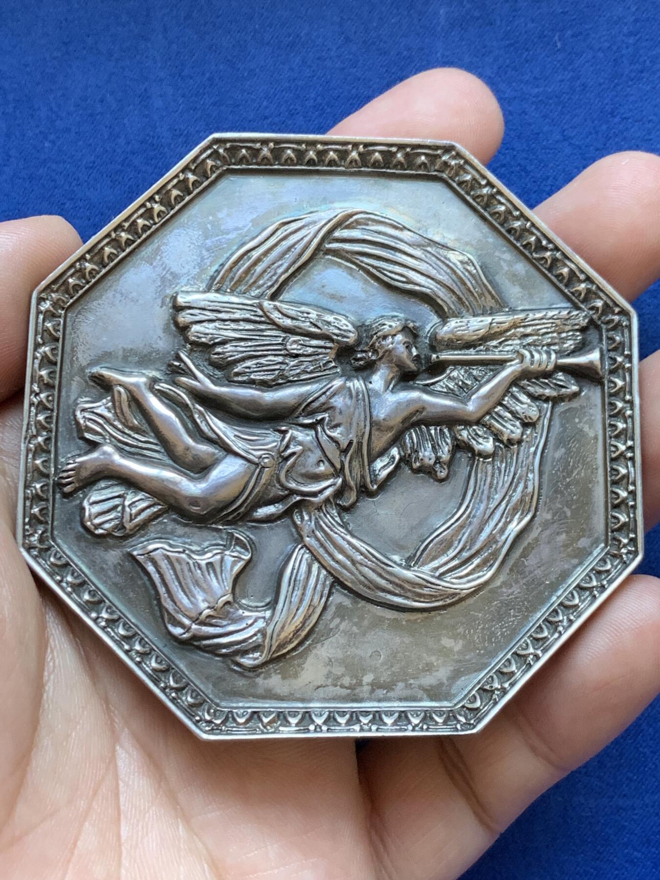 《竞宝斋》第413场 周日，周一，周二，3场连拍 （全场包邮） 意大利维琴察人民银行八角银章，91.75g，对边74.8mm，含银92.5%