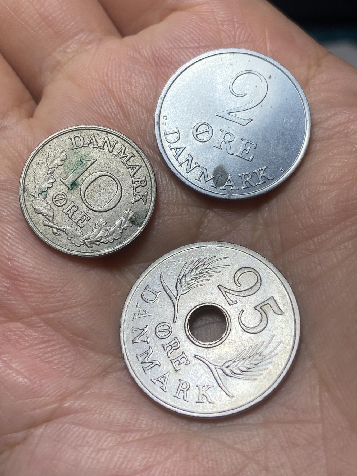 2025年第八十三场(总第一百零九场）外国好品散币(免佣金) 丹麦🇩🇰3枚：1972单年份10欧尔(弗雷德里克九世逝世年，S; S版)，1971年2欧尔(弗雷德里克九世，C; S版)，1967年25欧尔(弗雷德里克九世，C; S版)