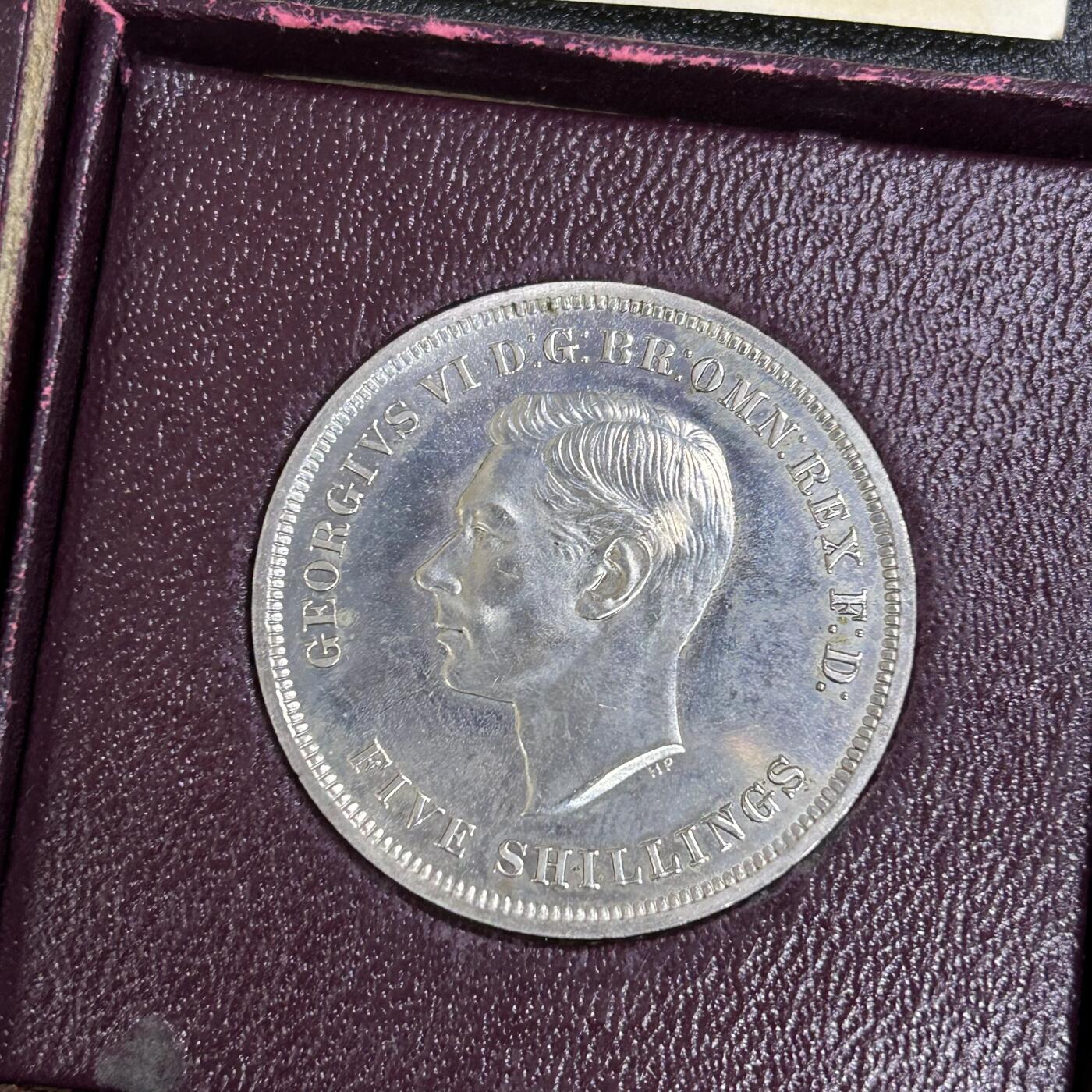 西秦中古拍卖第五十六期 1951年英国乔治六世马剑纪念币 带原盒与说明书