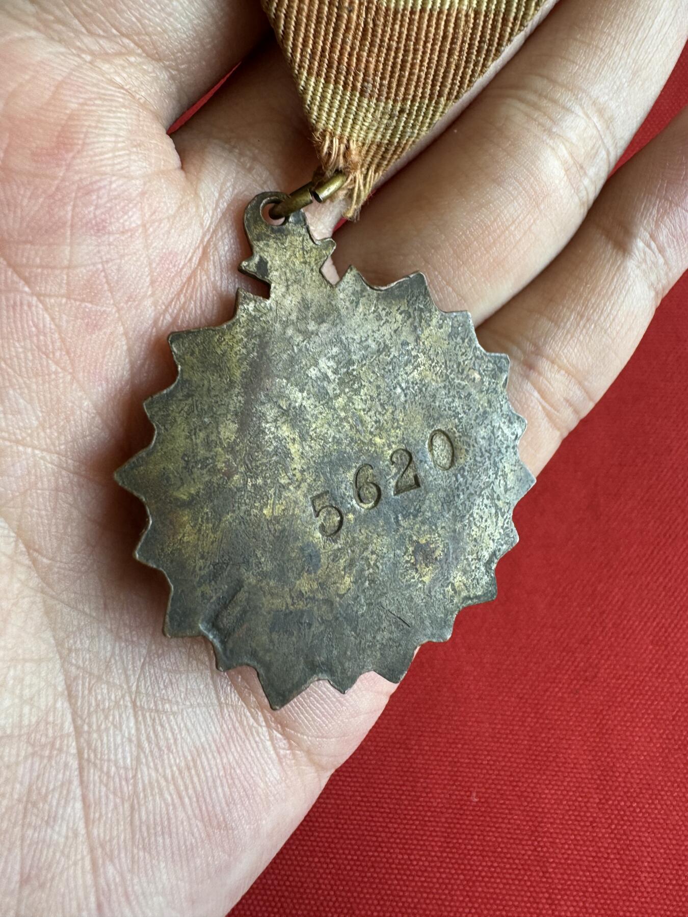 五哥徽章群   28号周四晚上八点4群联拍