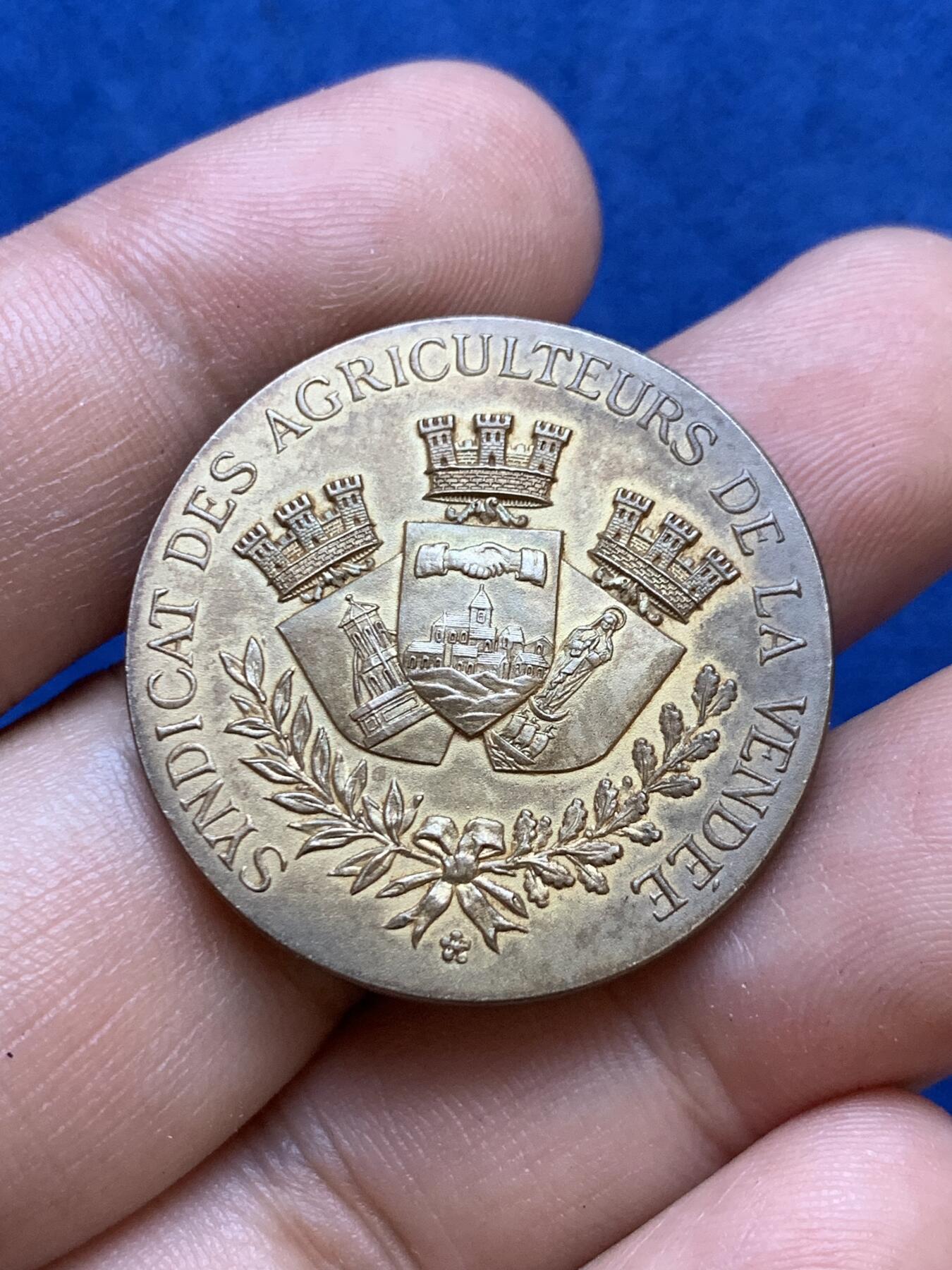 《竞宝斋》第413场 周日，周一，周二，3场连拍 （全场包邮） 法国旺代农民联盟镀金银质代币，15.92g，31.2mm，丰饶角1argent边铭