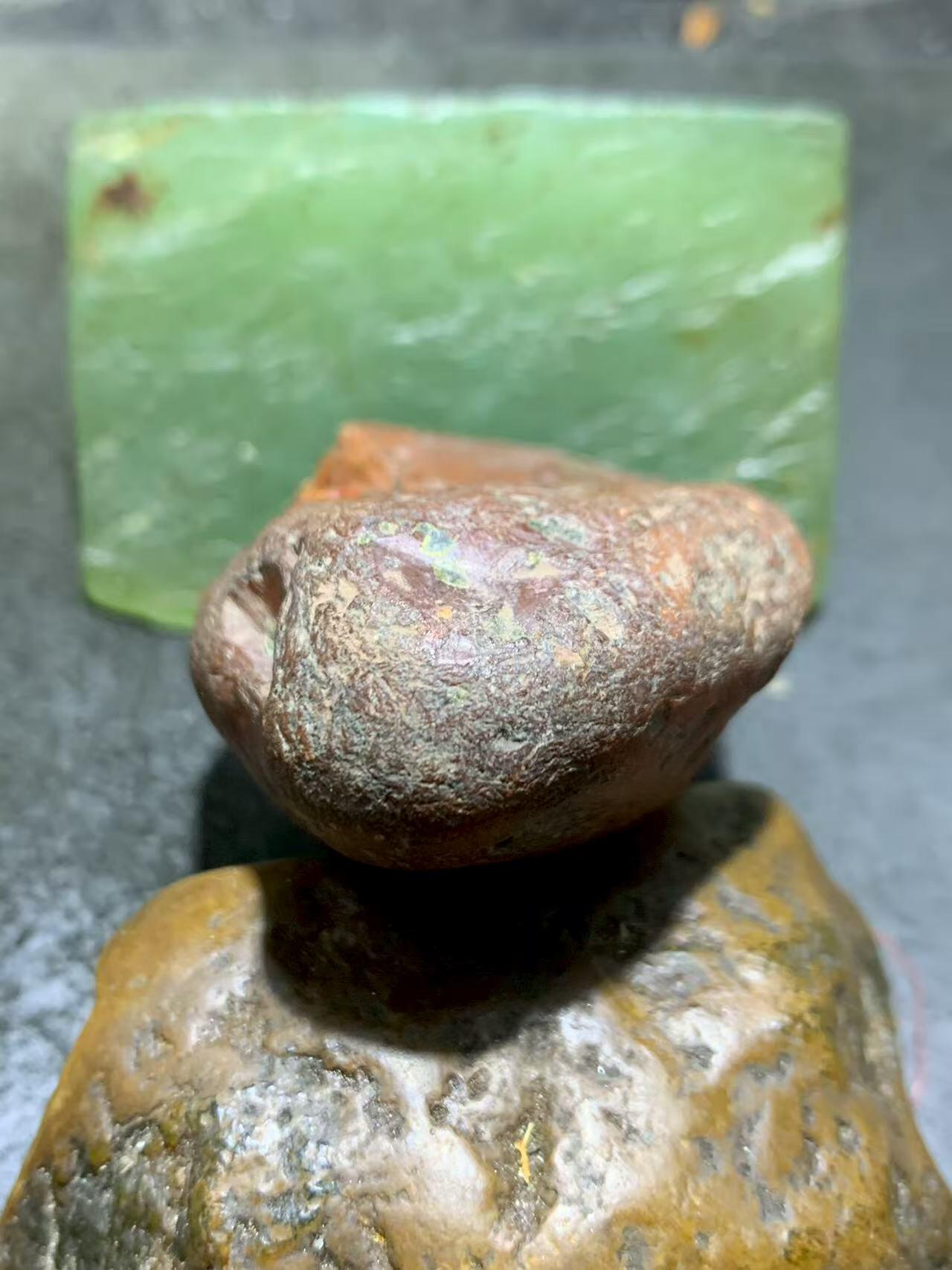 精美川料红皮开窗冻料荔枝冻心南红玛瑙原石一颗，