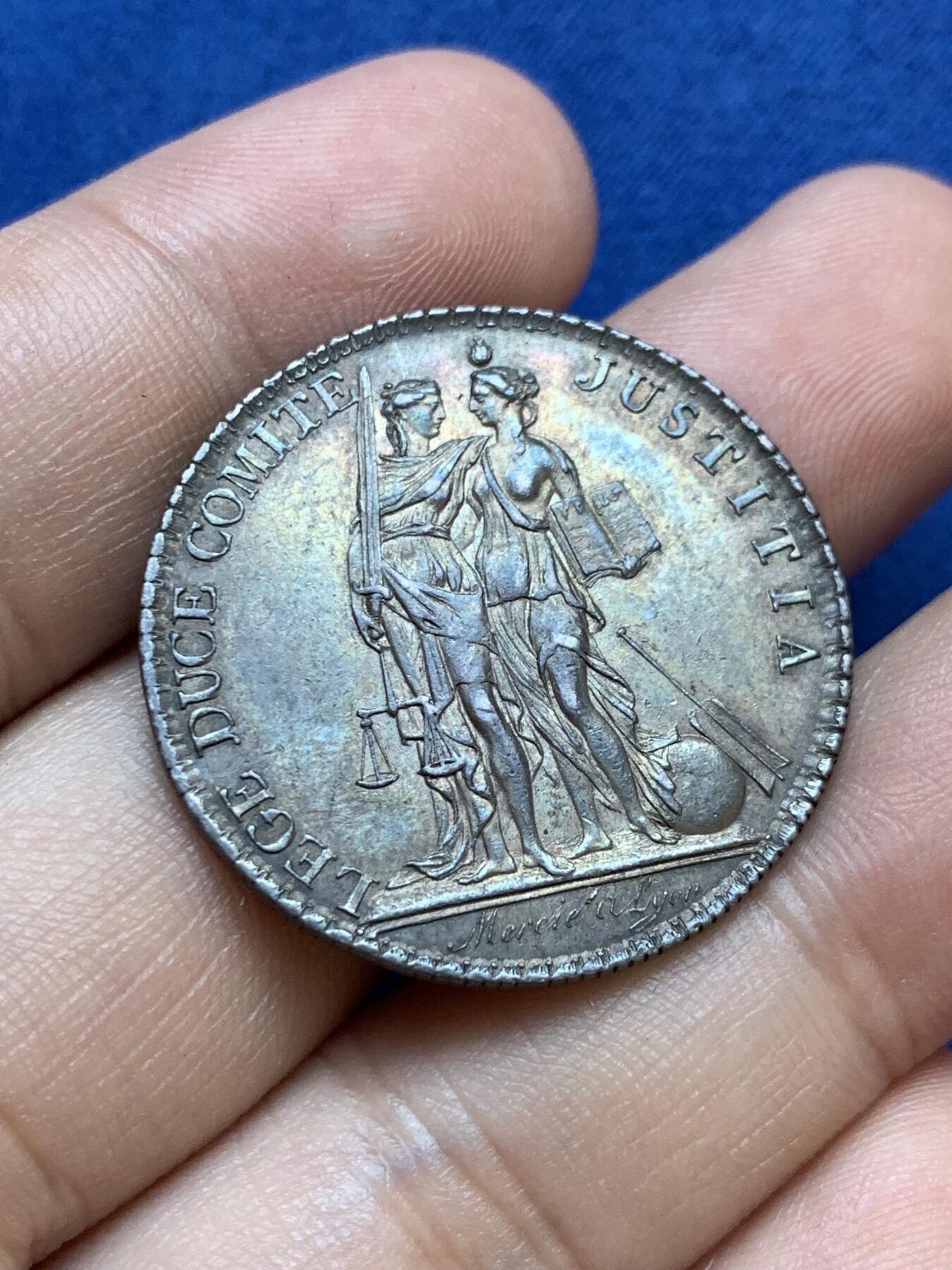 《竞宝斋》第413场 周日，周一，周二，3场连拍 （全场包邮） 法国里昂法律与律师银质代币，11.2g，31.5mm，早期无边铭