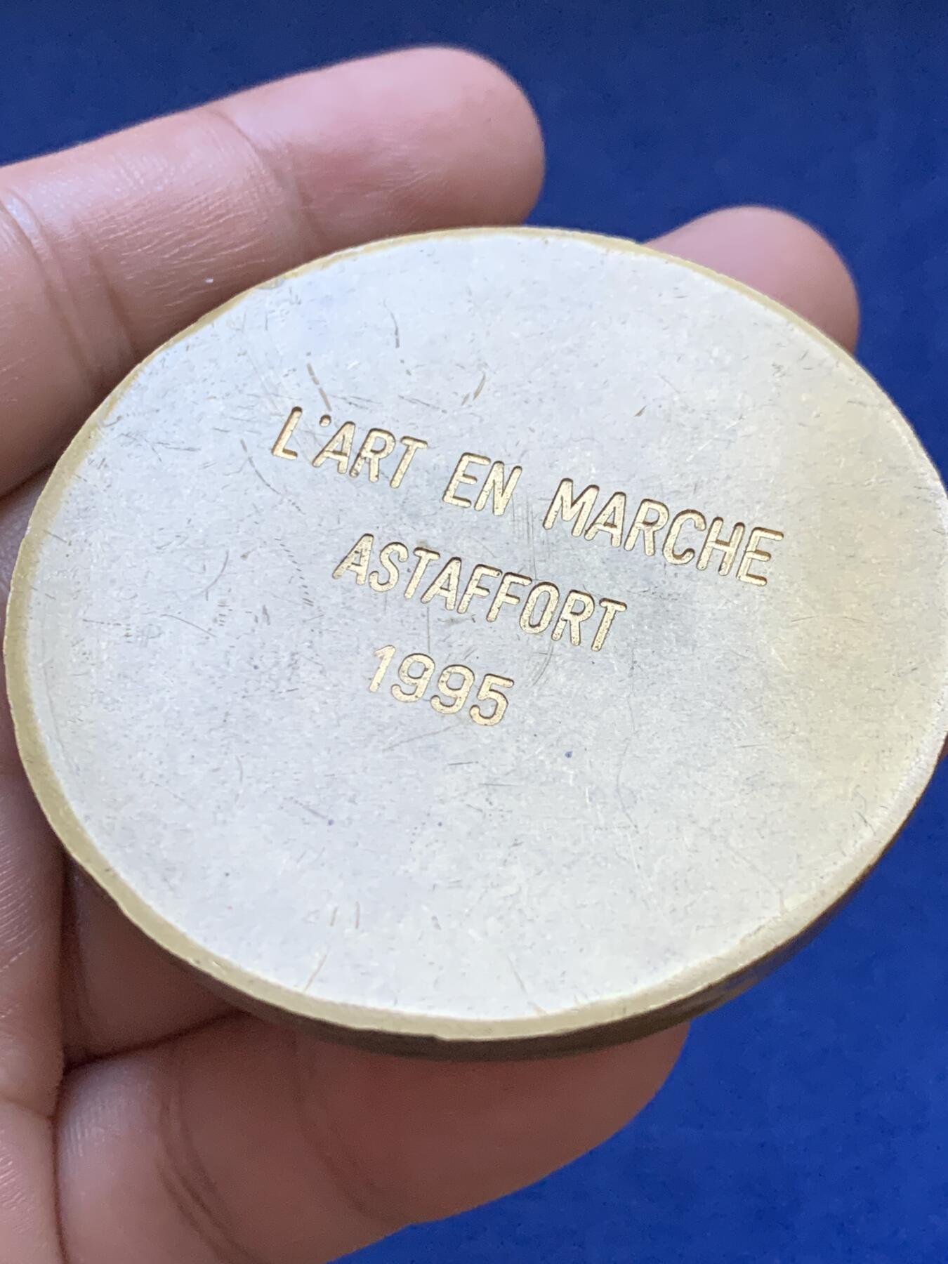 《竞宝斋》第413场 周日，周一，周二，3场连拍 （全场包邮） 胜利女神维纳斯 带原盒 84.3克 60.8mm