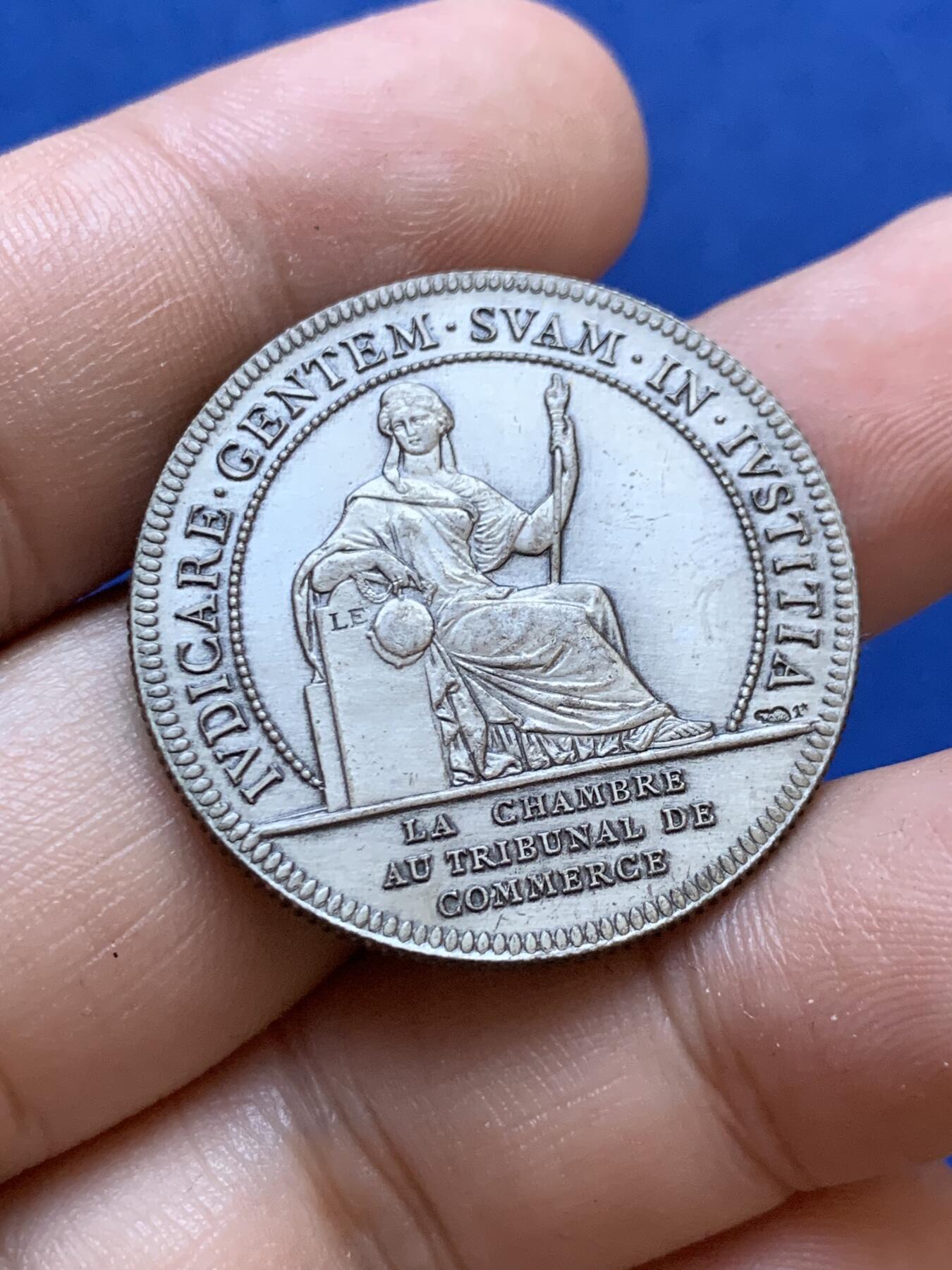 《竞宝斋》第413场 周日，周一，周二，3场连拍 （全场包邮） 法国南特商事法庭银章，15.5g，31.7mm，品相不错。