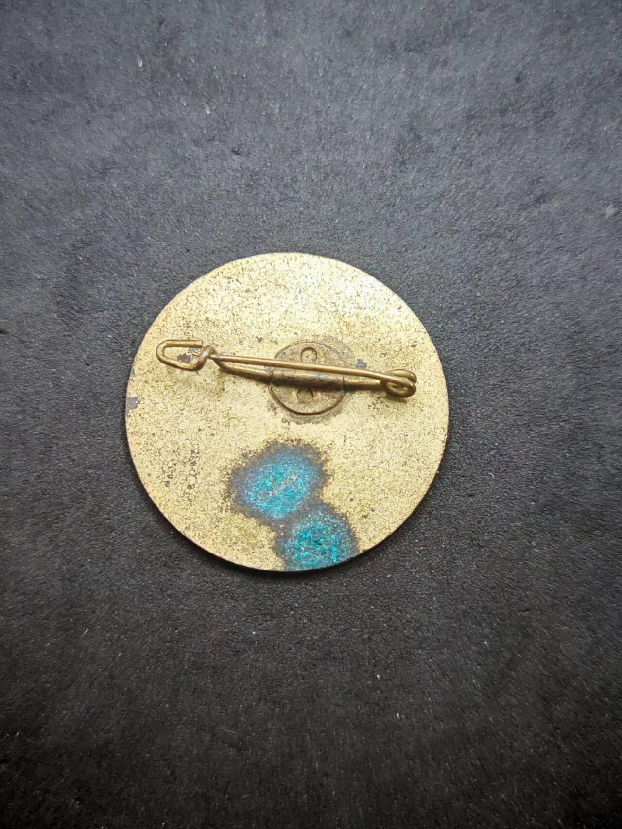 凯旋世界勋赏（第18期）（欢迎送拍）（对拍品有疑问请询问客服，不接受到手刀，出价默认拍品品相。请认真阅读拍卖规则！出价默认已认可！）（收到货请录制开箱视频，无视频概不处理问题。） 红十字徽章