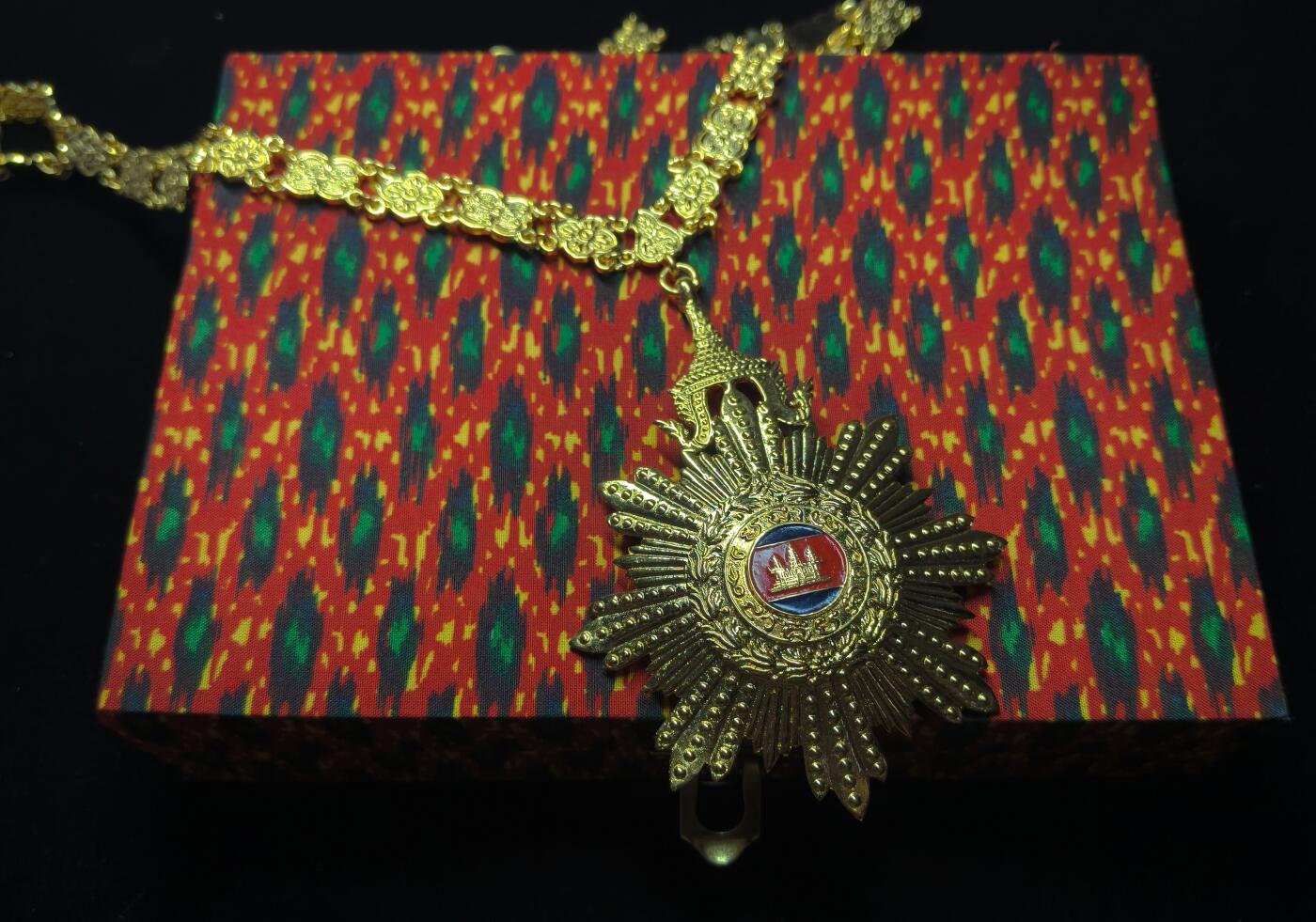 蜀地medal第11场精品专场拍卖 罕见 最高级别 柬埔寨王国 国家功绩大勋章 将近两百克很厚重