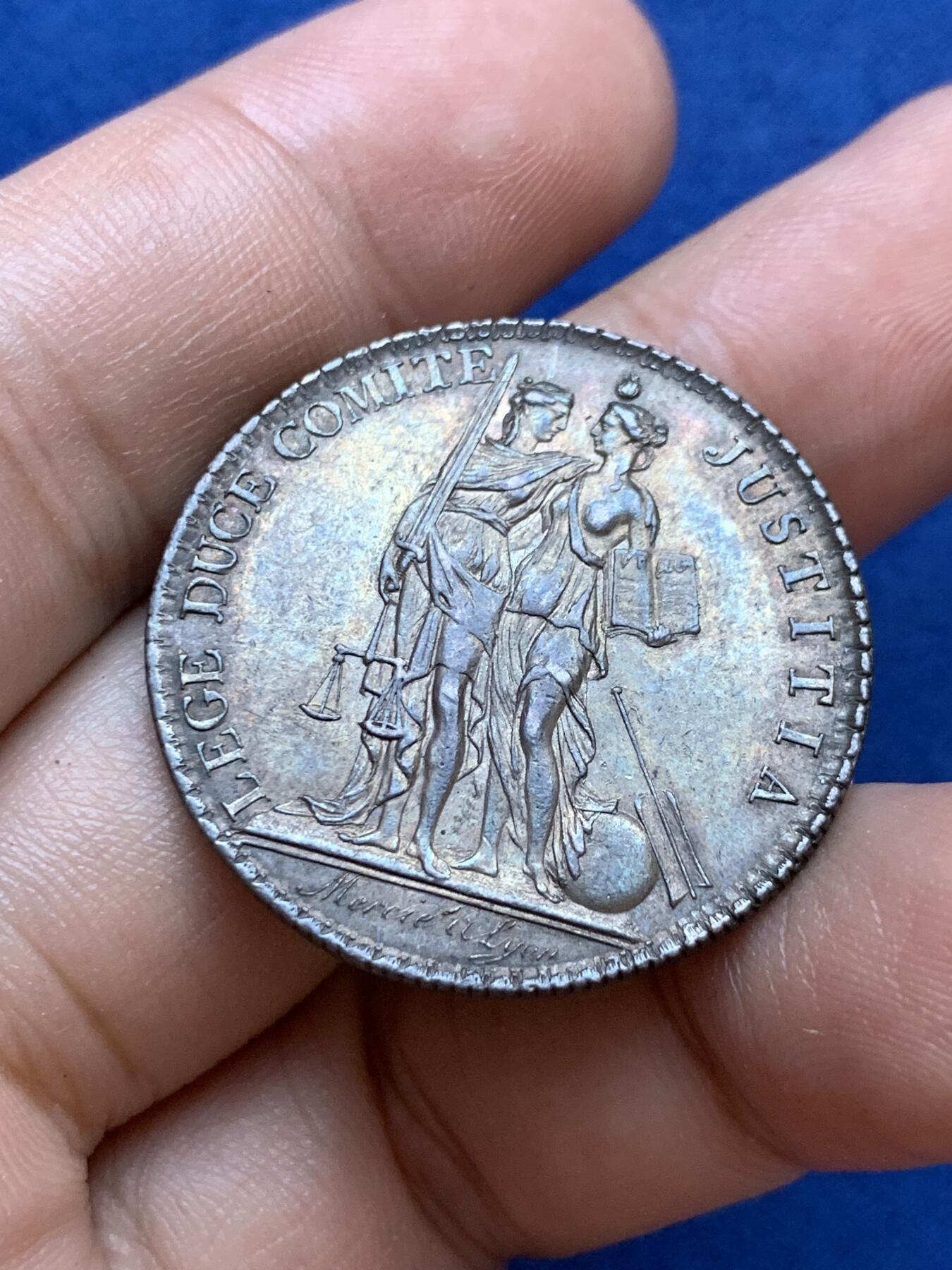 《竞宝斋》第413场 周日，周一，周二，3场连拍 （全场包邮） 法国里昂法律与律师银质代币，11.2g，31.5mm，早期无边铭