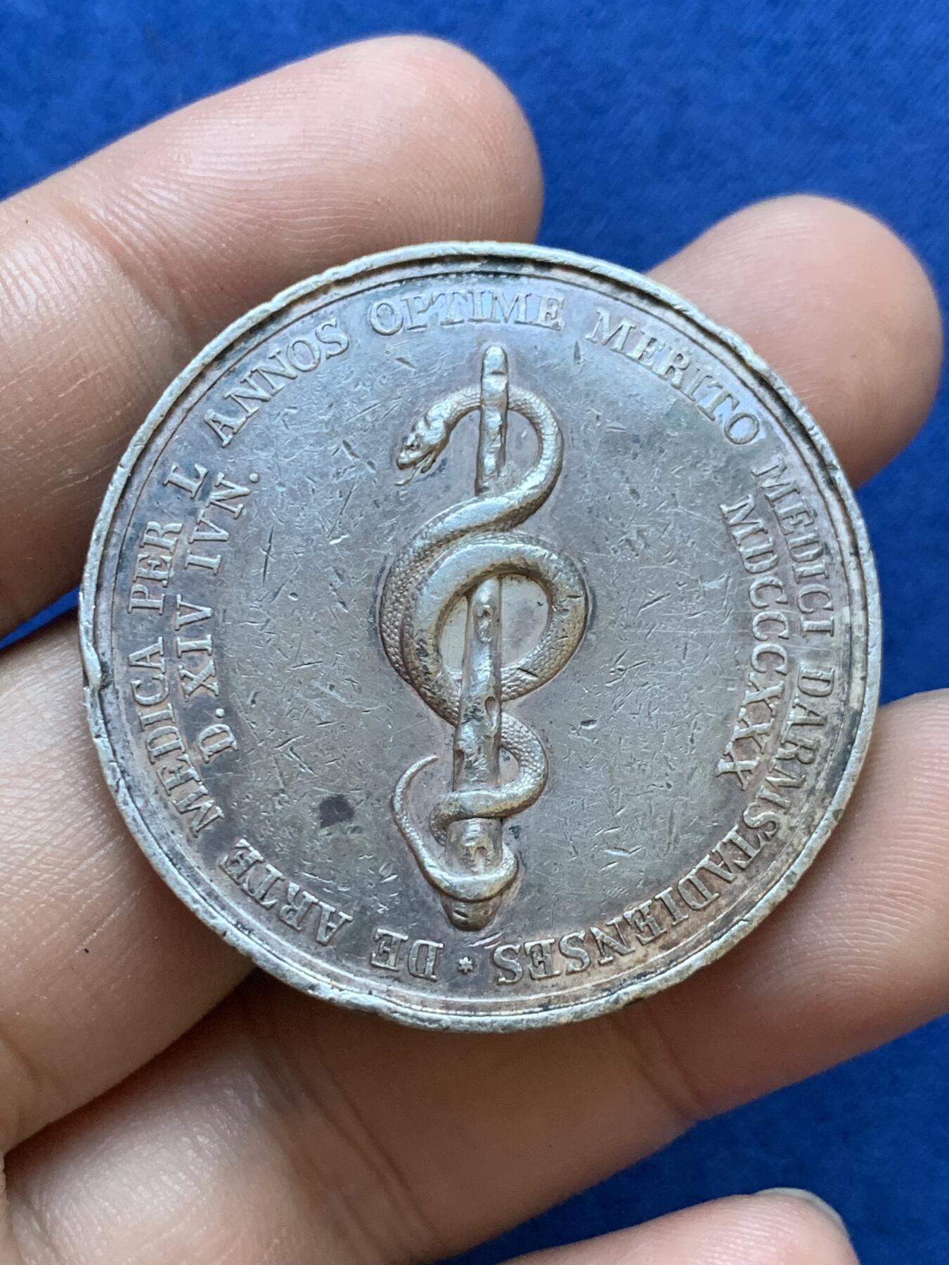 《竞宝斋》第413场 周日，周一，周二，3场连拍 （全场包邮） 1830年庆祝宫廷医生乔治·冯·维德金50周年博士纪念银章 原铸 G. Goetze铸造 29.1克 39.8mm