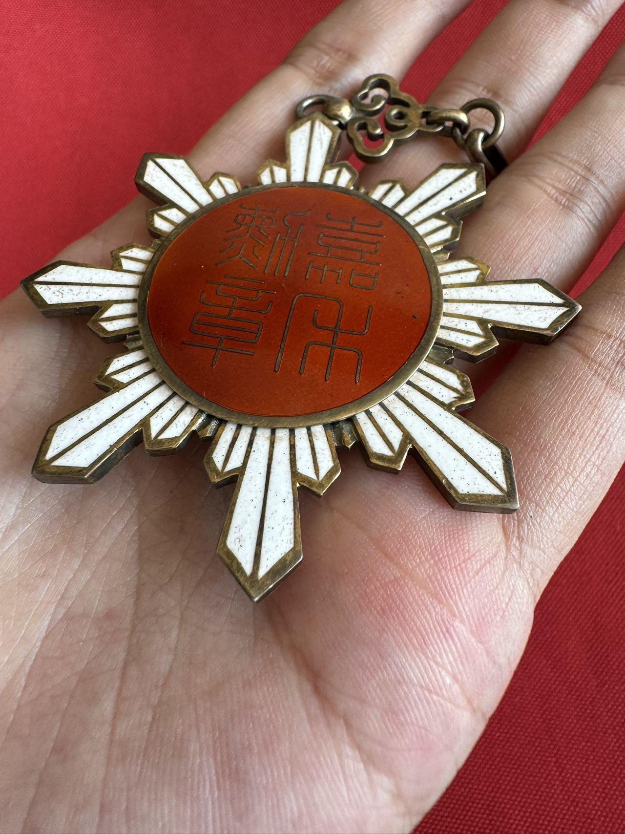五哥徽章群   28号周四晚上八点4群联拍