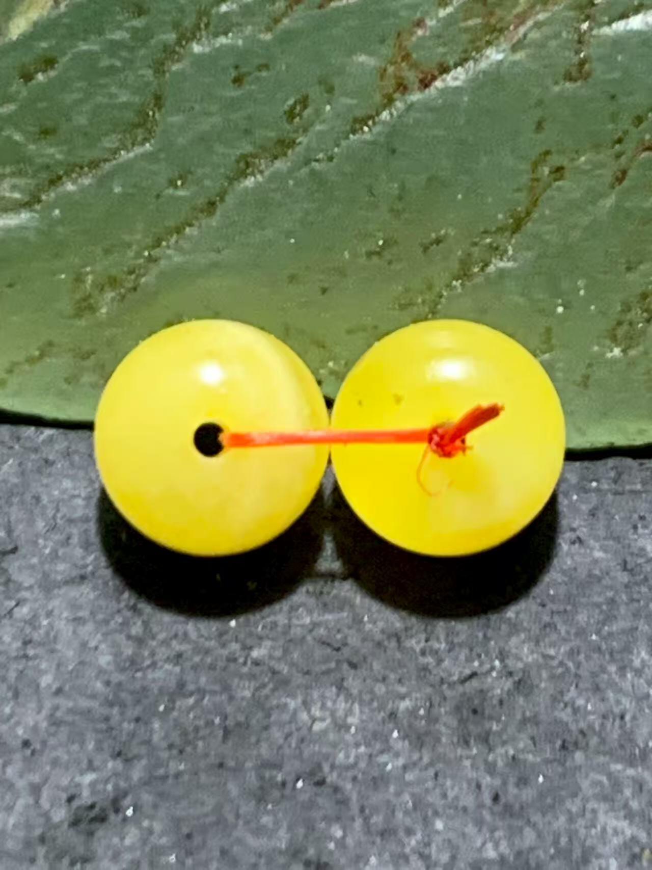 天然俄料原矿蜜蜡小尺寸老形桶珠腰珠两颗，
