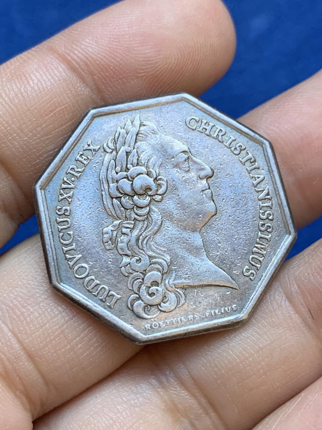 《竞宝斋》第413场 周日，周一，周二，3场连拍 （全场包邮） 法国路易十五头像圣灵勋章八角银质代币，14.62g，31.7mm，早期无边铭