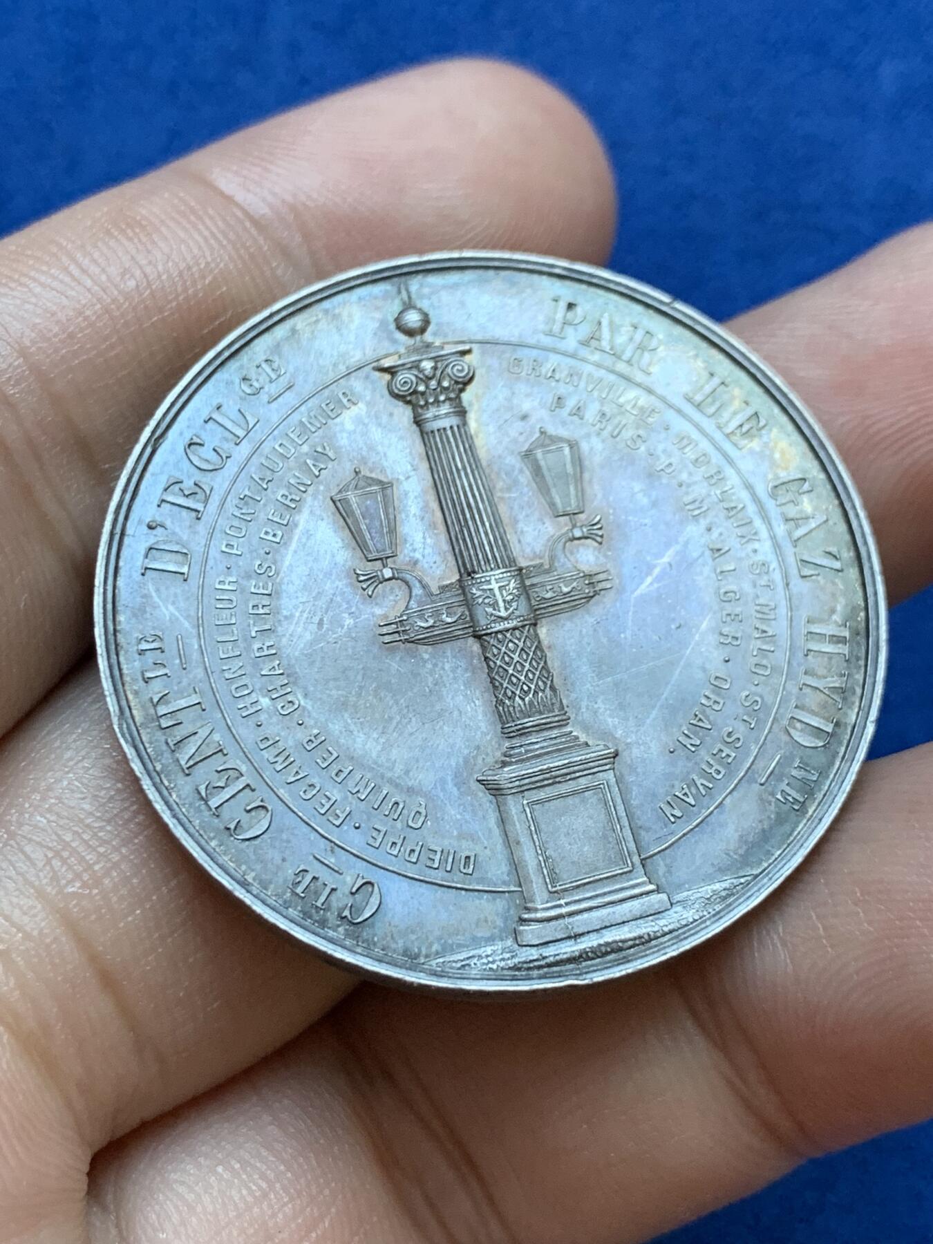 《竞宝斋》第413场 周日，周一，周二，3场连拍 （全场包邮） 法国氢气照明公司银质代币，20.15g，37.5mm，1879年仅使用一个月的烟斗边铭