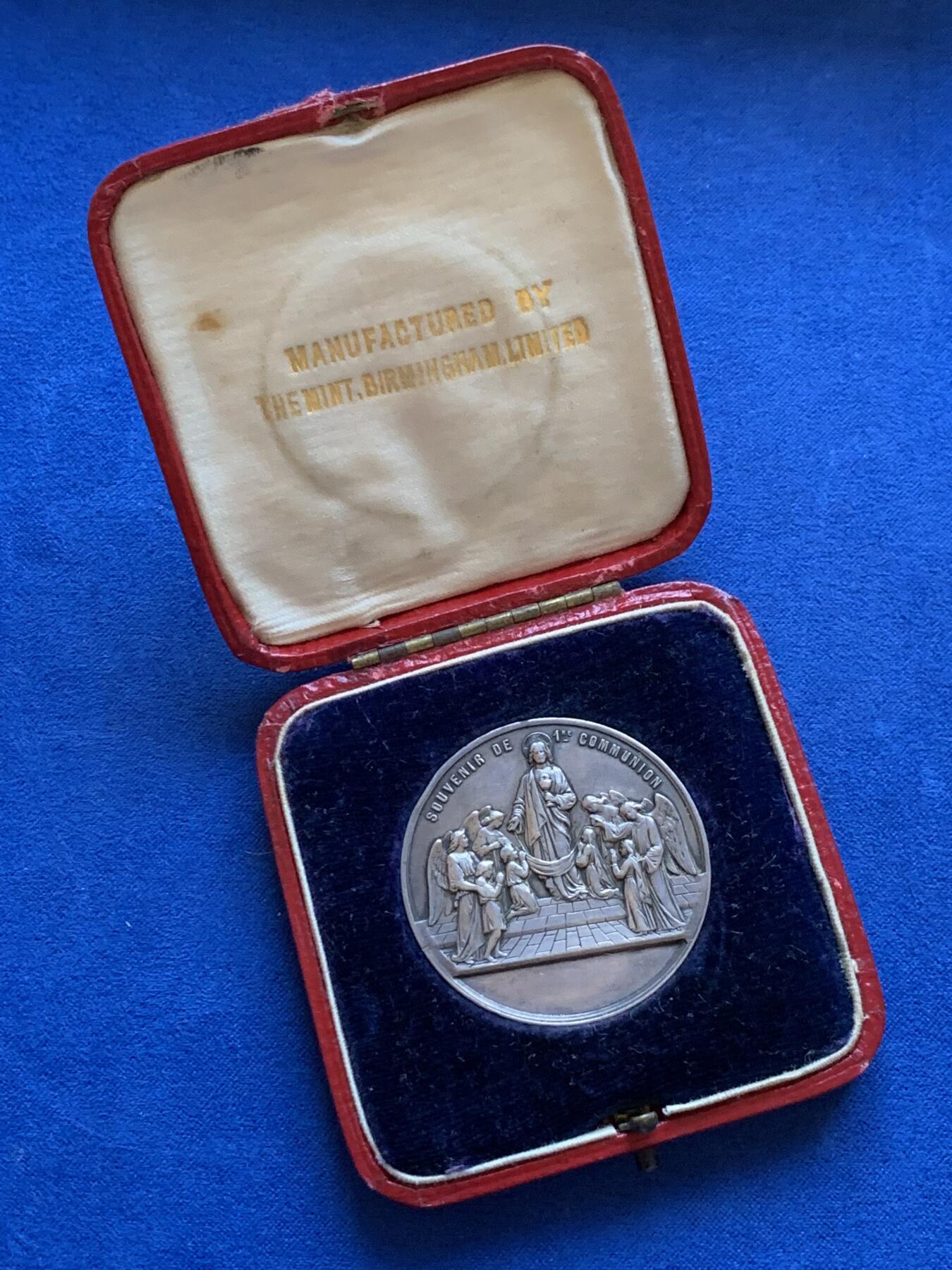 《竞宝斋》第413场 周日，周一，周二，3场连拍 （全场包邮） 法国洗礼银章，24.6g，38.5mm，丰饶角边铭，有轻磕,带原盒