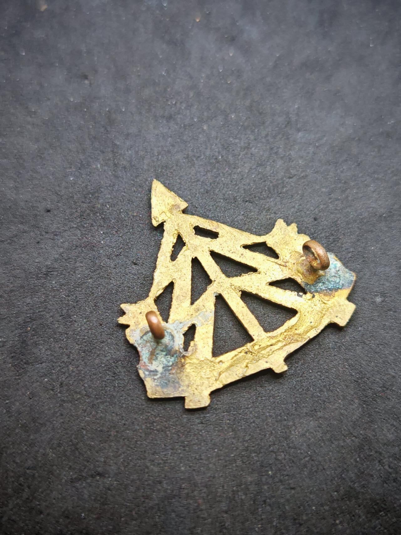 凯旋世界勋赏（第18期）（欢迎送拍）（对拍品有疑问请询问客服，不接受到手刀，出价默认拍品品相。请认真阅读拍卖规则！出价默认已认可！）（收到货请录制开箱视频，无视频概不处理问题。） 英国皇家侦查军帽徽   二战时期   二战期间被合并进入皇家装甲军