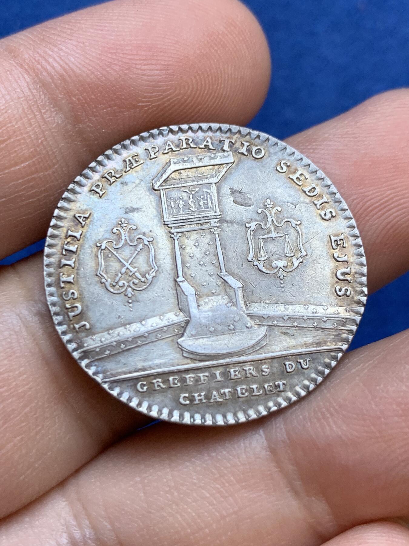 《竞宝斋》第413场 周日，周一，周二，3场连拍 （全场包邮） 法国巴黎司法部门银质代币，夏特莱宫的职员正在铸造硬币，6g，.28.1mm