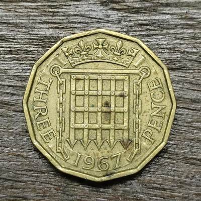 【铜匠收藏】★第131场★散币场，无佣金，30包邮。不满30元，支付5元运费。《接受代拍 代送NGC评级》 - 英国 1967年 3便士 早期多边形铜币