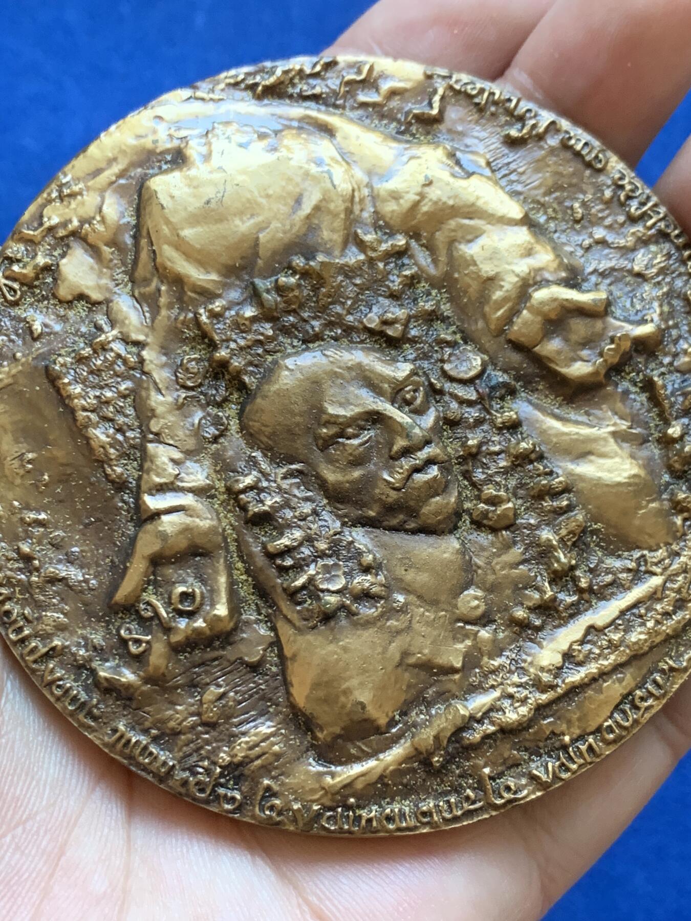 《竞宝斋》第413场 周日，周一，周二，3场连拍 （全场包邮） 名画家文森特·梵高纪念高浮雕大铜章 带盒 307克 79mm