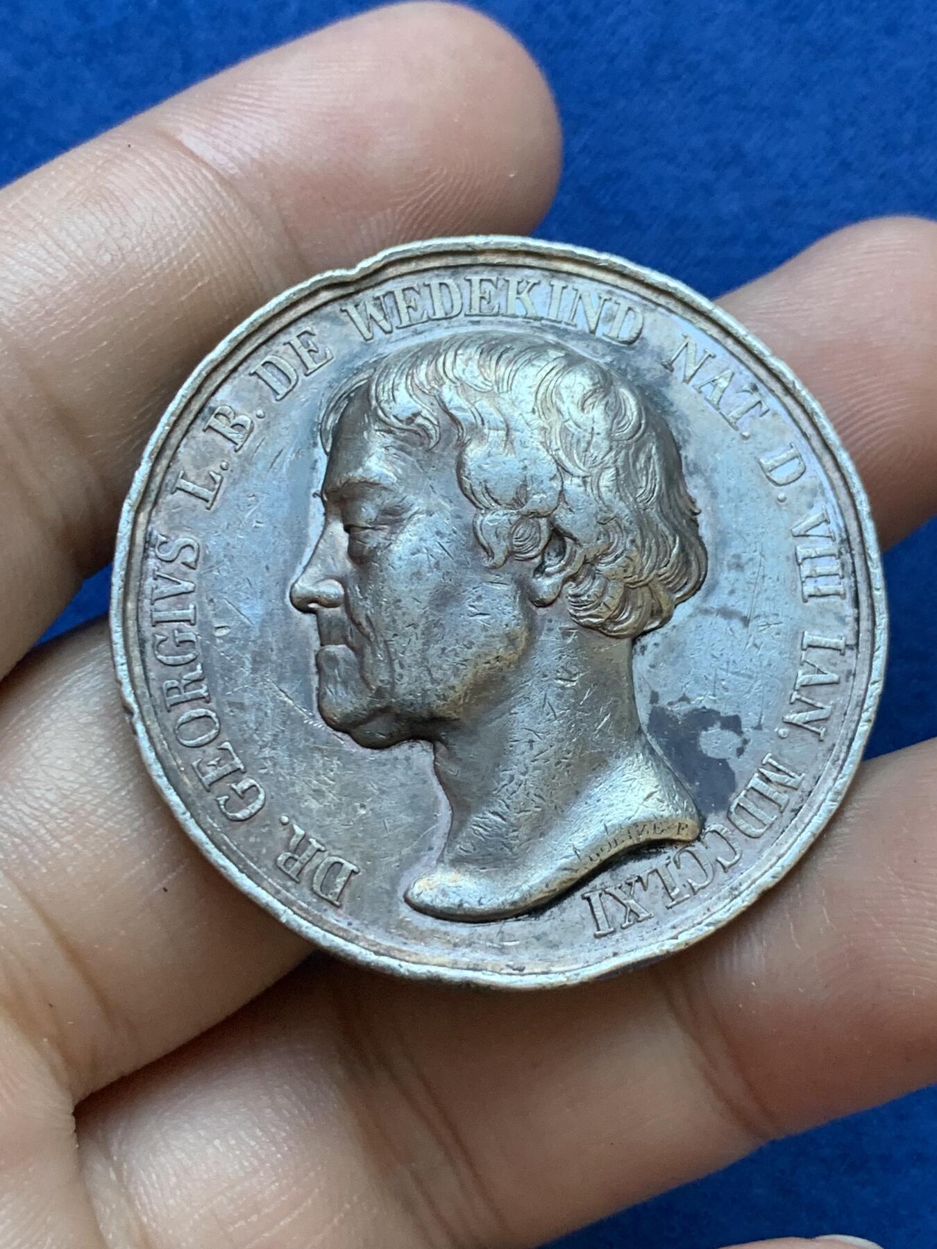 《竞宝斋》第413场 周日，周一，周二，3场连拍 （全场包邮） 1830年庆祝宫廷医生乔治·冯·维德金50周年博士纪念银章 原铸 G. Goetze铸造 29.1克 39.8mm