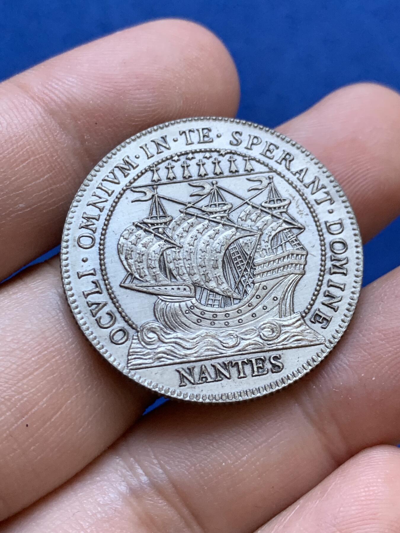 《竞宝斋》第413场 周日，周一，周二，3场连拍 （全场包邮） 法国南特商事法庭银章，15.5g，31.7mm，品相不错。