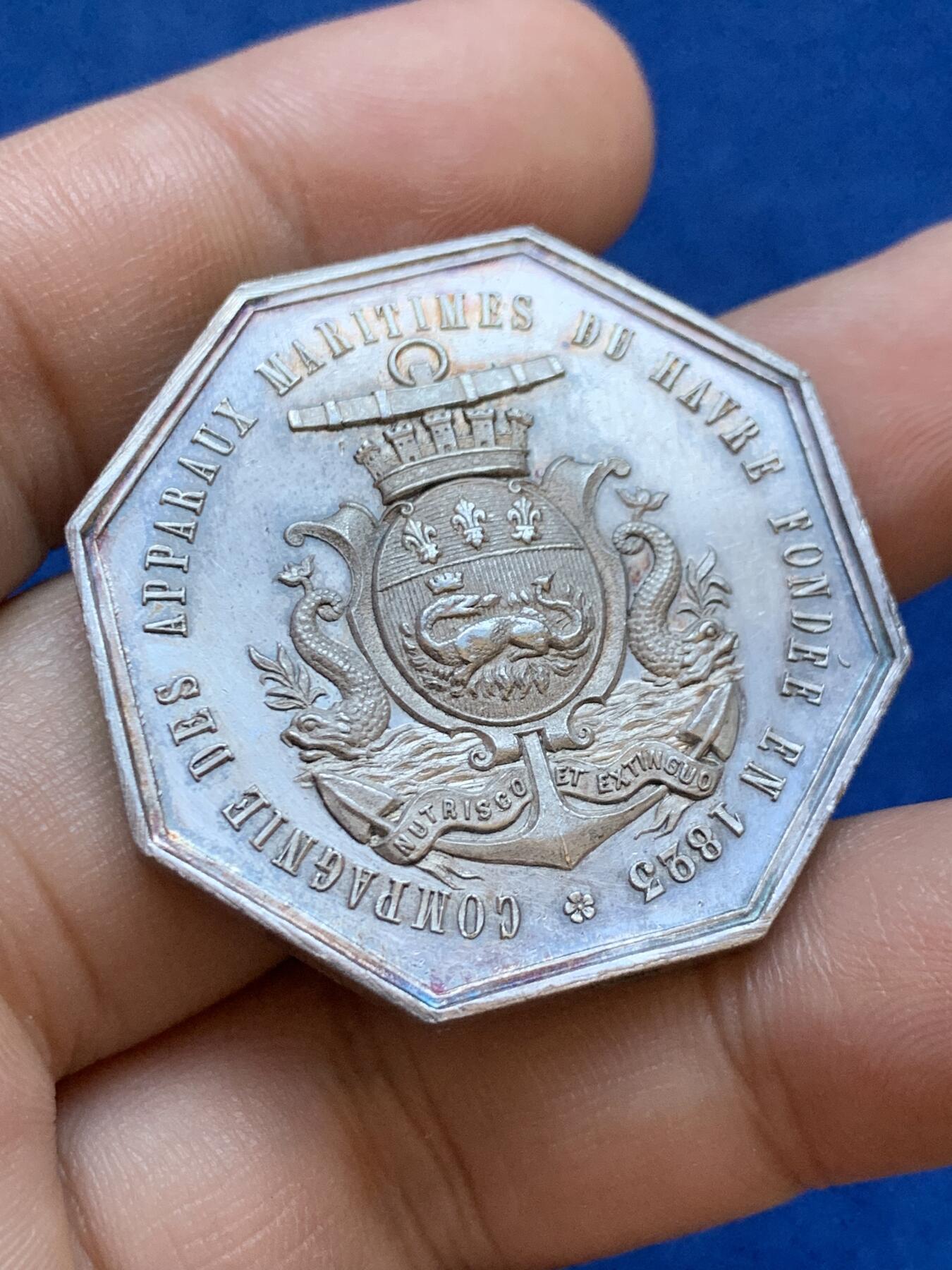 《竞宝斋》第413场 周日，周一，周二，3场连拍 （全场包邮） 法国勒阿弗尔海事设备制造公司八角银质代币，24.27g，37.3mm，蜜蜂边铭