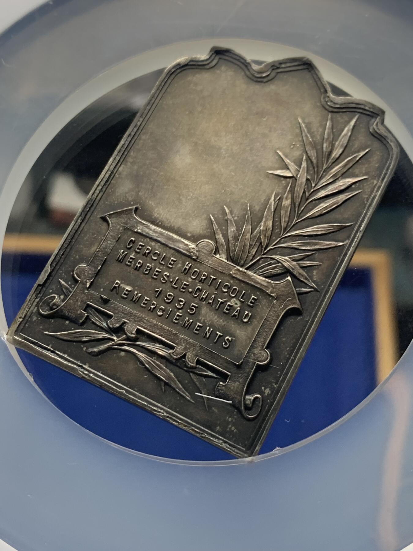 《竞宝斋》第413场 周日，周一，周二，3场连拍 （全场包邮） NGC MS64 高分 矩形 园艺镀银奖章 非常漂亮及少见的玫瑰花束