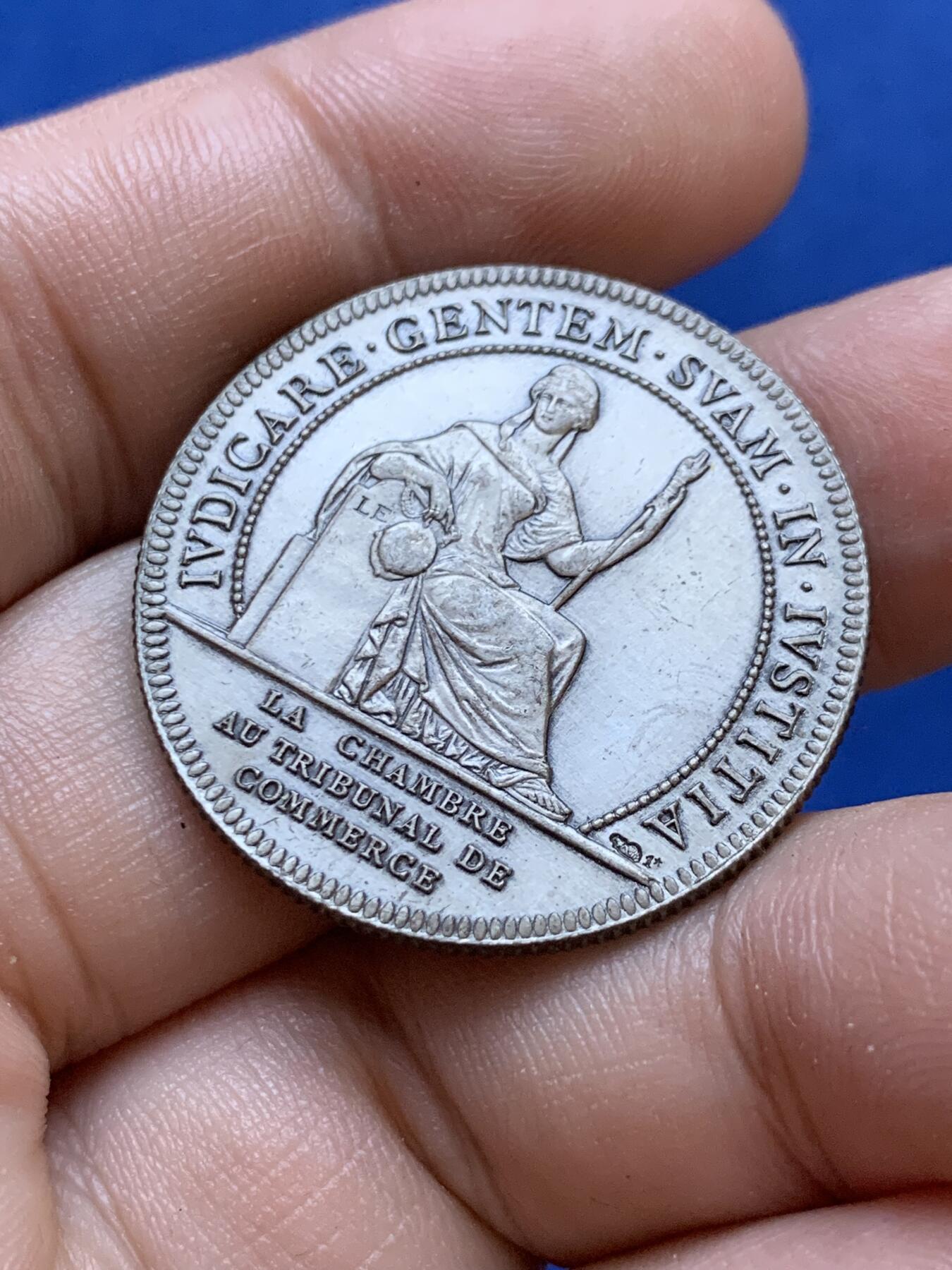 《竞宝斋》第413场 周日，周一，周二，3场连拍 （全场包邮） 法国南特商事法庭银章，15.5g，31.7mm，品相不错。