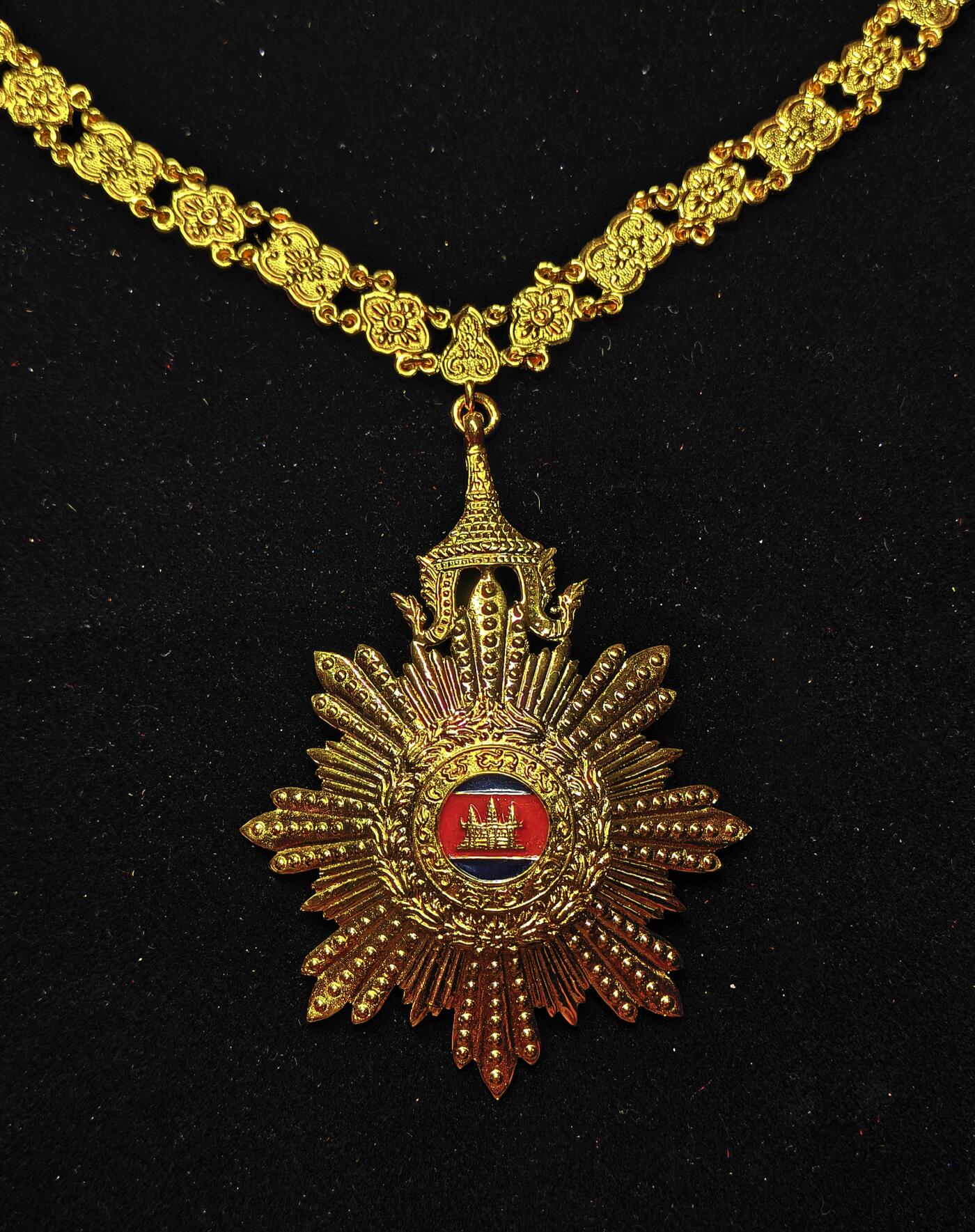 蜀地medal第11场精品专场拍卖 罕见 最高级别 柬埔寨王国 国家功绩大勋章 将近两百克很厚重