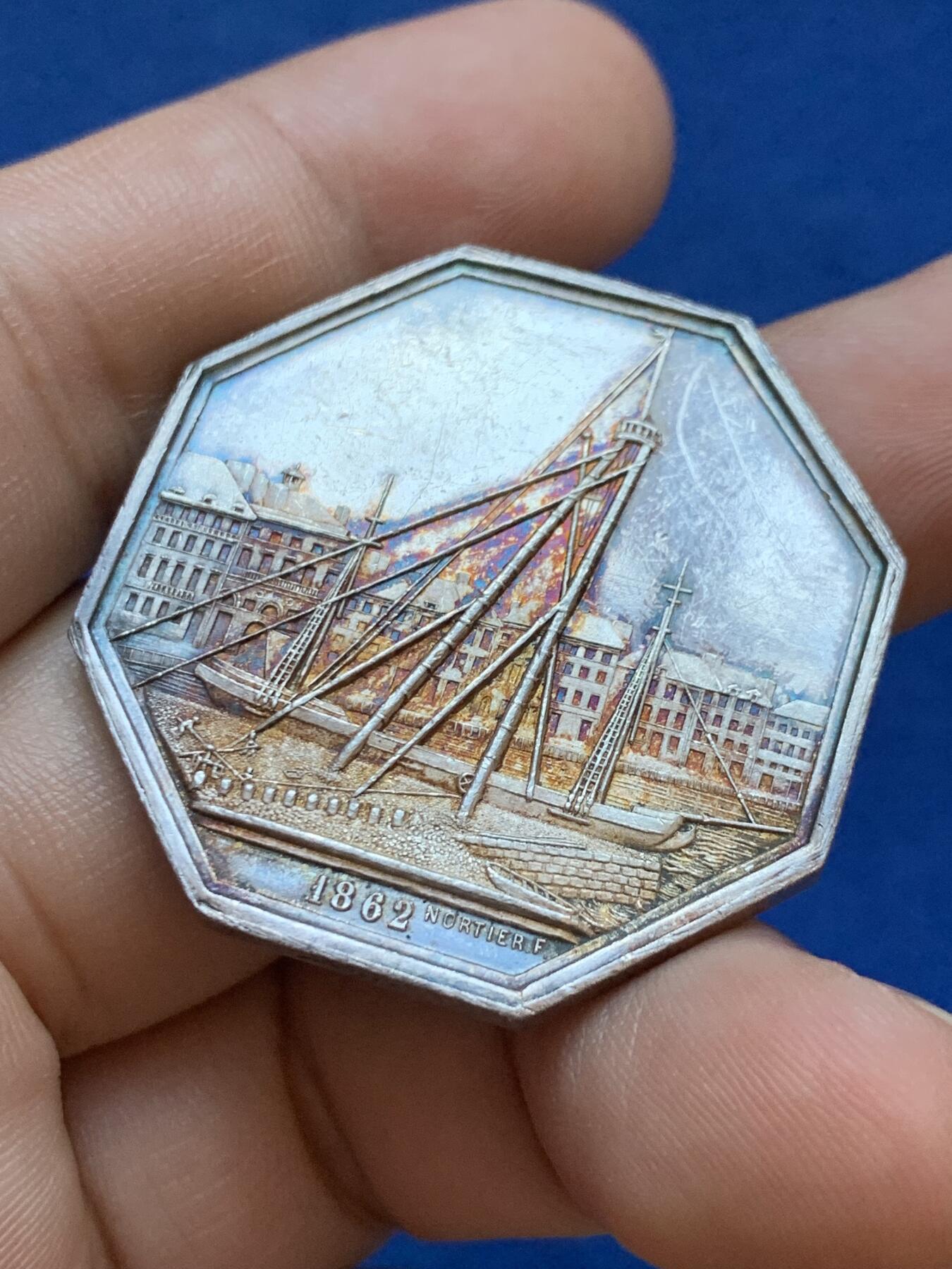 《竞宝斋》第413场 周日，周一，周二，3场连拍 （全场包邮） 法国勒阿弗尔海事设备制造公司八角银质代币，24.27g，37.3mm，蜜蜂边铭