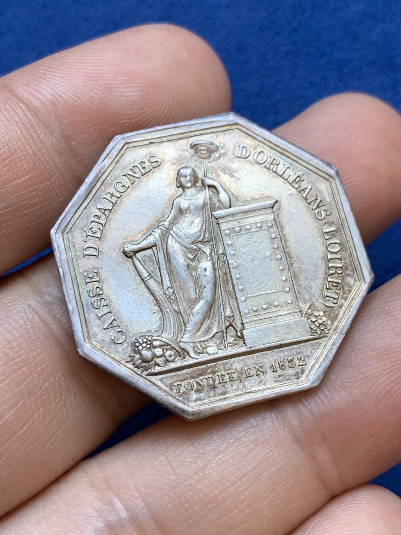 《竞宝斋》第413场 周日，周一，周二，3场连拍 （全场包邮） 法国奥尔良储蓄银行八角银质代币，12.10g，30.7mm，早期无边铭