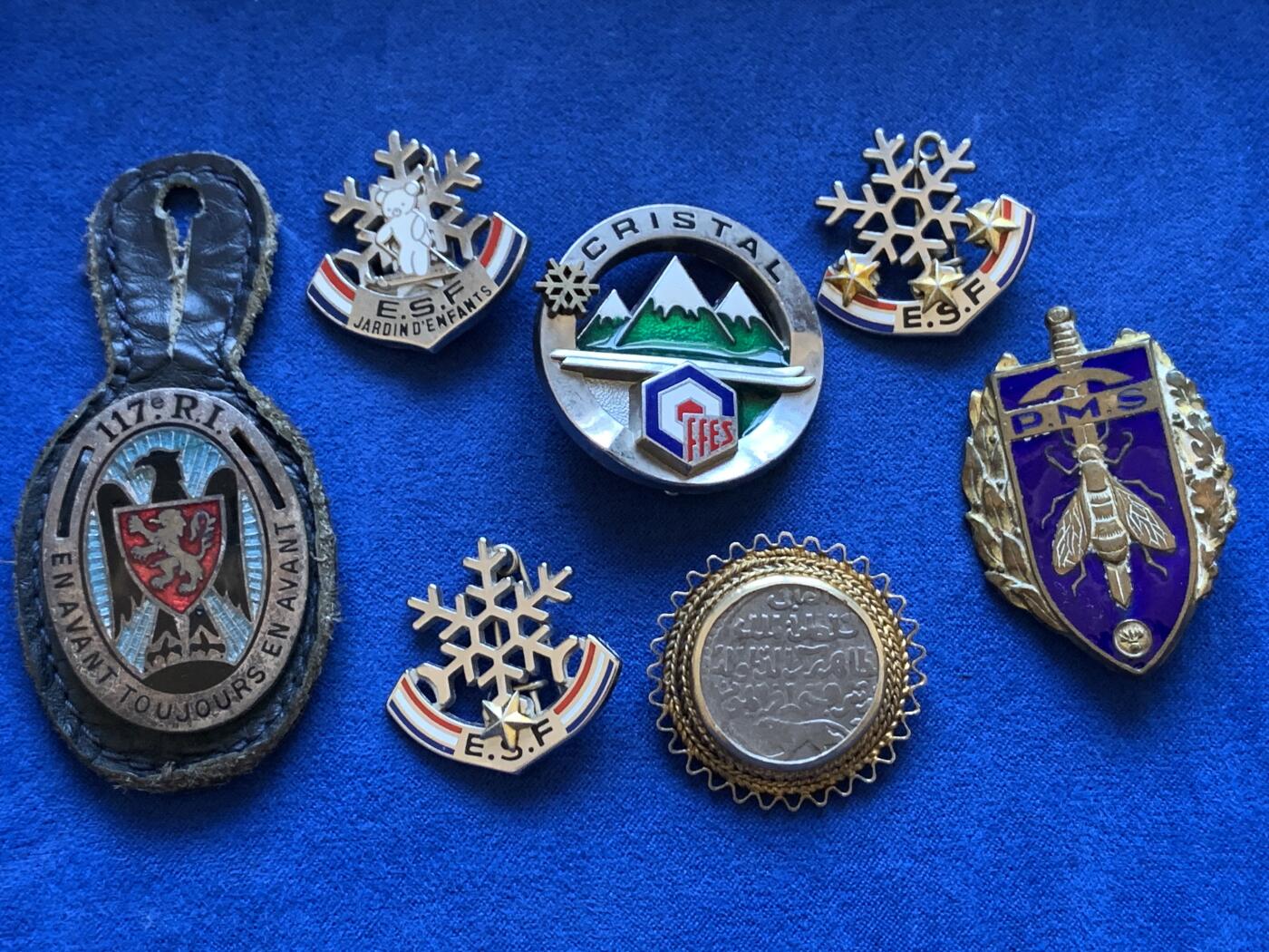 《竞宝斋》第413场 周日，周一，周二，3场连拍 （全场包邮） 军事纪念章七枚 总重约71克