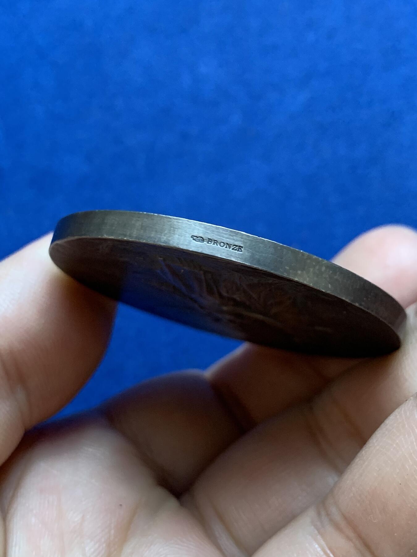 《竞宝斋》第413场 周日，周一，周二，3场连拍 （全场包邮） 罗蒂作品 科学进步协会镀银铜章 原铸好品 带原盒 44.7克 45.2mm 丰饶角铜标