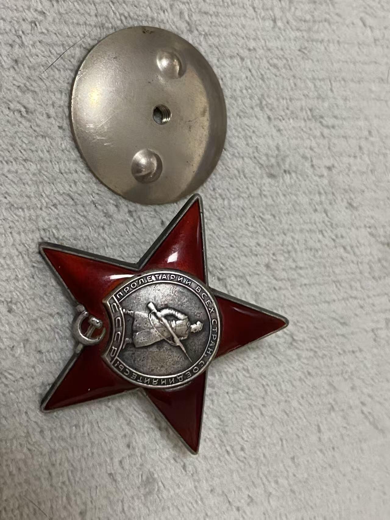 苏联勋章奖章9月2日晚上九点结束在麦稀奇 找不到的加我qq或者微信都是184277308备注苏章拍卖。最好加微信群每次都会通知还有提前可以一口价的 最近会持续拍卖一些东西。 已经一口价！不要再出价了！