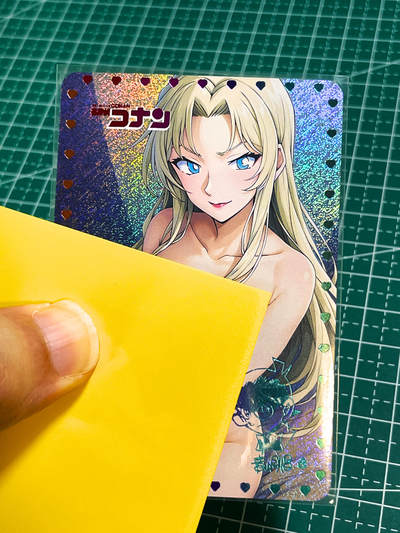 【关注参拍有赠卡】显眼宝29期  奇奇怪怪专场 - 嘎嘎鸭卡牌   超级经典老卡系列    名侦探柯南   贝尔摩德艺术卡   共1张   碎闪彩印签工艺   小卡尺寸  60*87