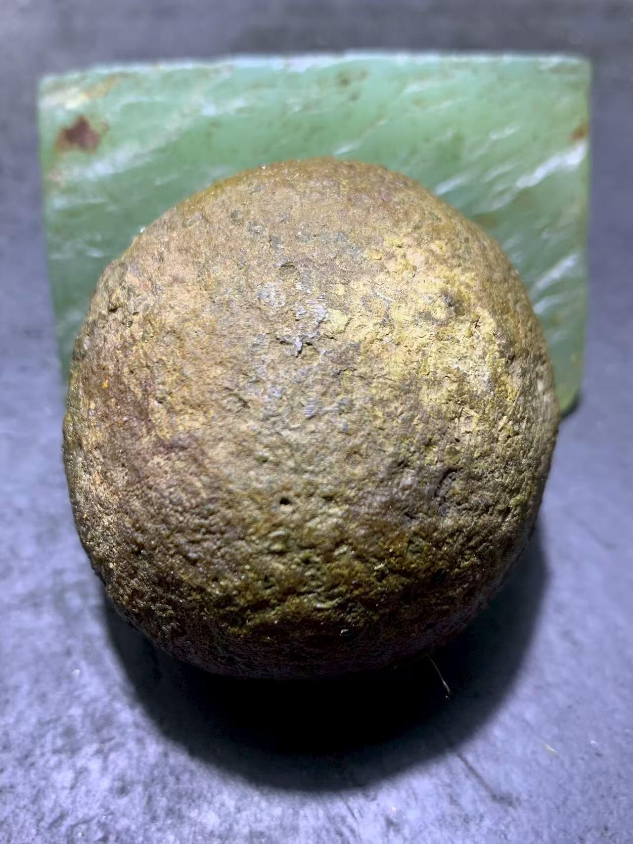 精美亚光原皮高玉化满冰飘战国红玛瑙对切原石摆件一对