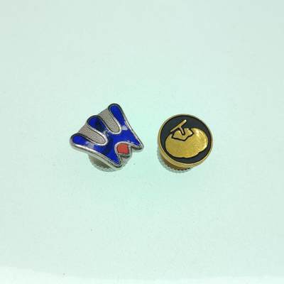 0元起拍勋章 第290期 咸鱼国勋章拍卖专场 8月31日（周日）下午6：00开始 - 日本徽章两个