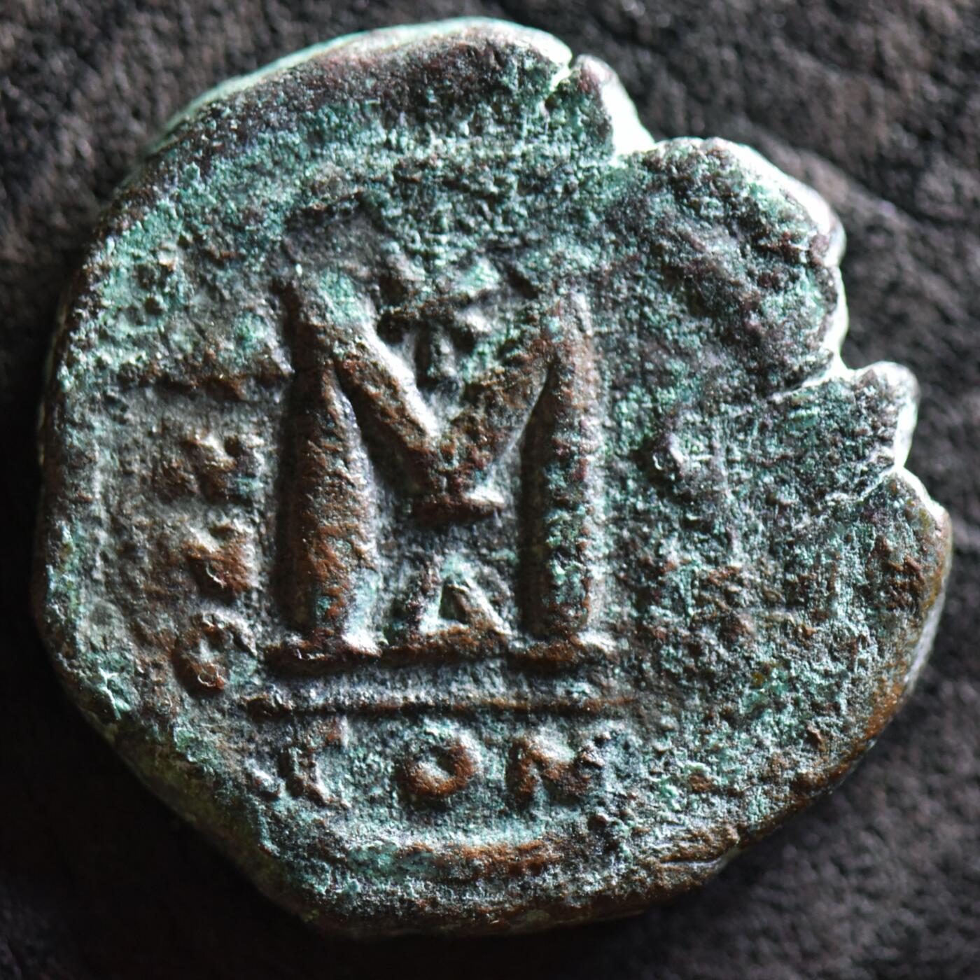 【良泉】【国庆精品场】10月2日晚19.30点开拍！ 222组，西方古代钱币、印章专场 12.79克，约公元571年 【拜占庭】 查士丁二世和皇后索菲亚（在位第7年）君士坦丁堡造币厂，40努米大铜币