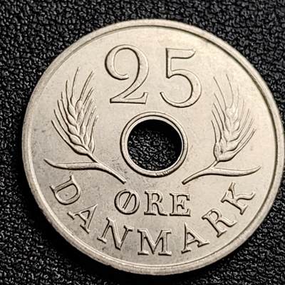 泉币菌-第100场-百场纪念 精品场 - 光品 丹麦1971年25欧尔 中孔镍币 玛格丽特二世花押 