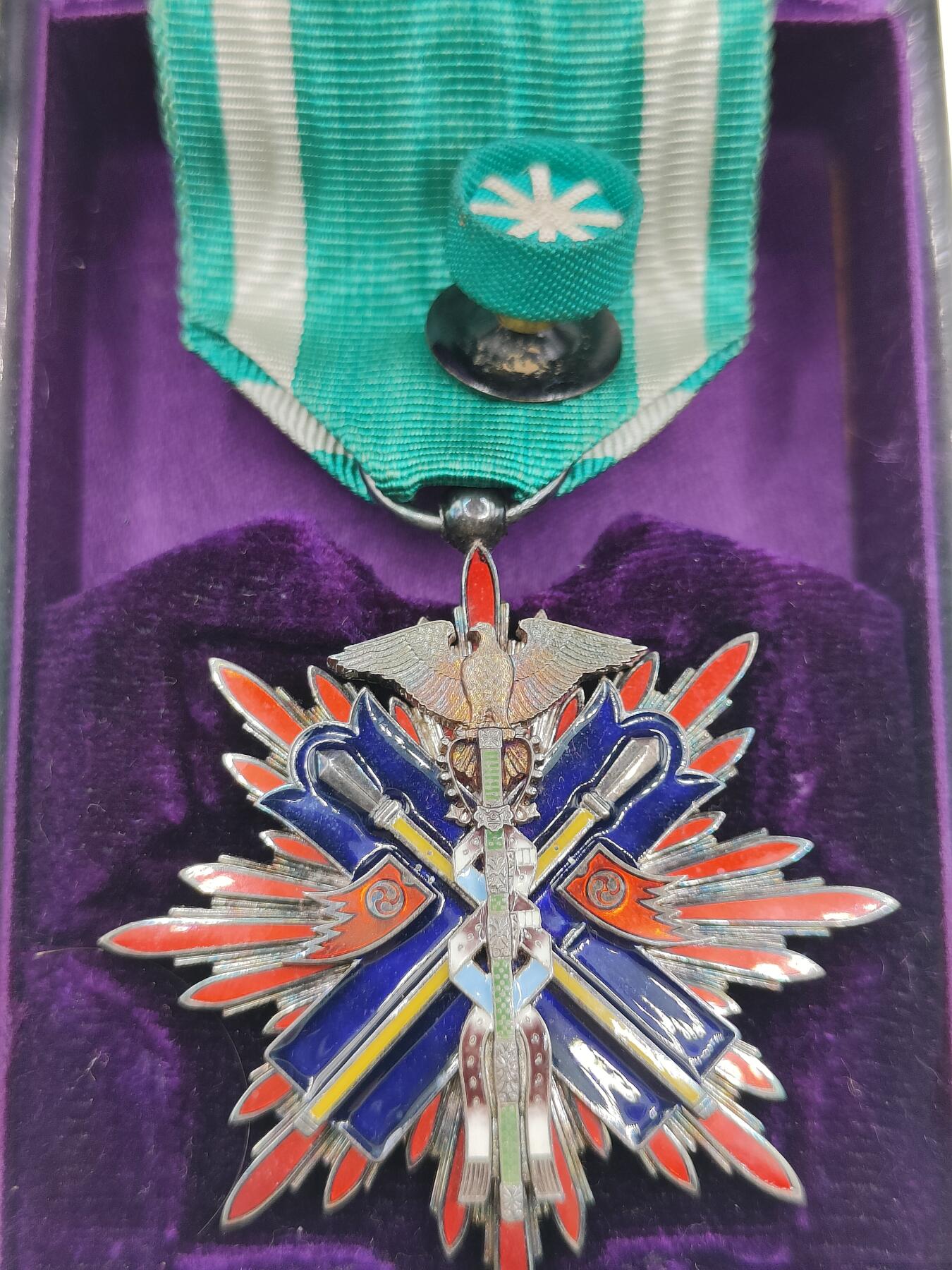 0元起拍勋章 第290期 咸鱼国勋章拍卖专场 8月31日（周日）下午6：00开始 极美品 珐琅无损 五级金鵄章 银制带盒略